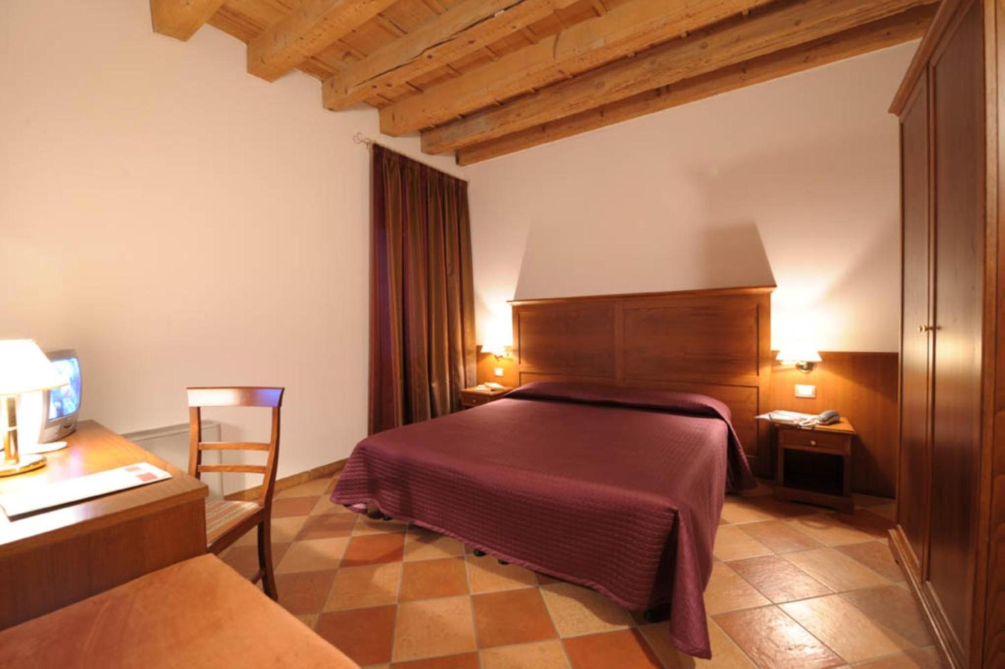 Double Room with Daily Pool Access  - Photo 11