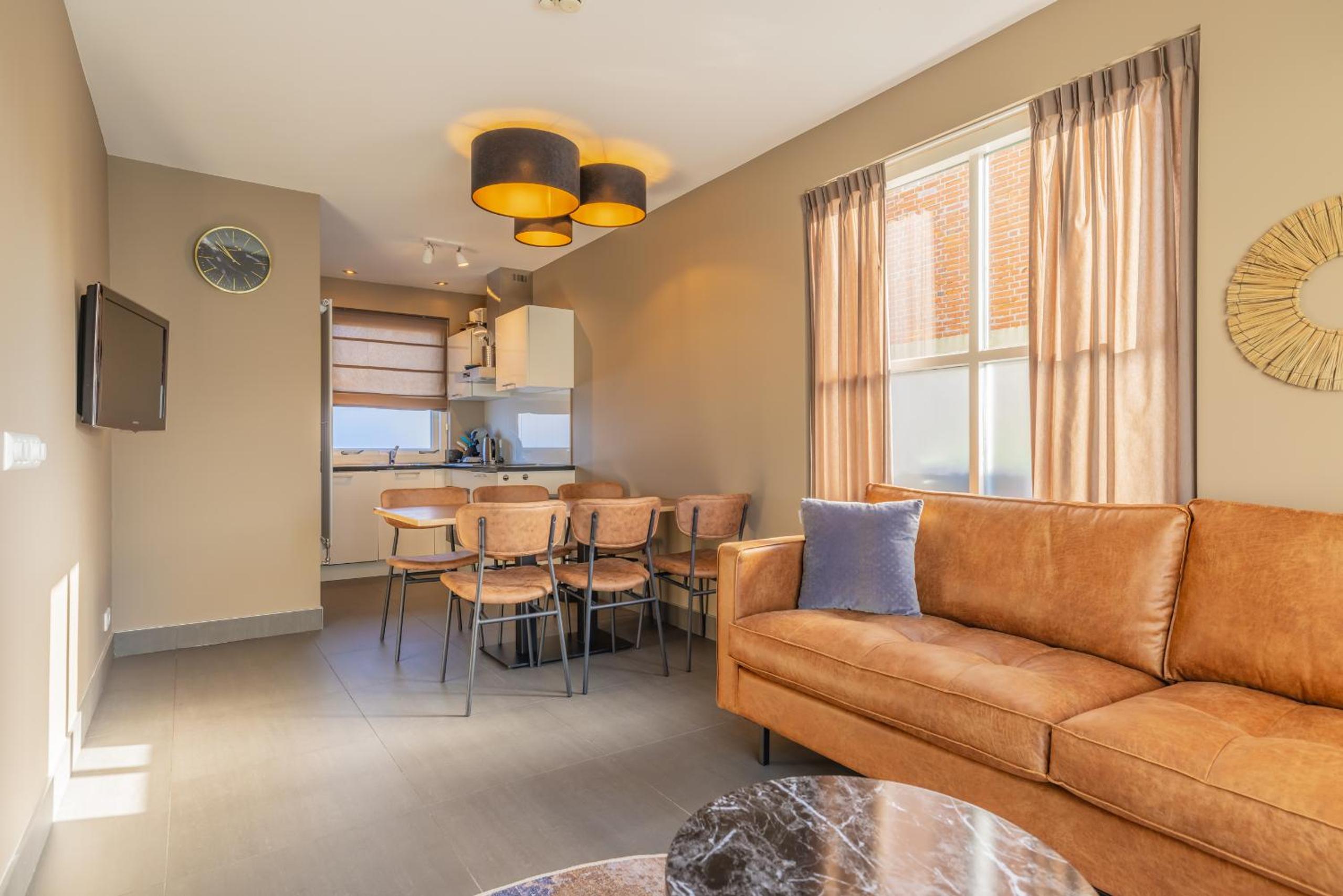Family Room (4 Adults + 2 Children) photo 2