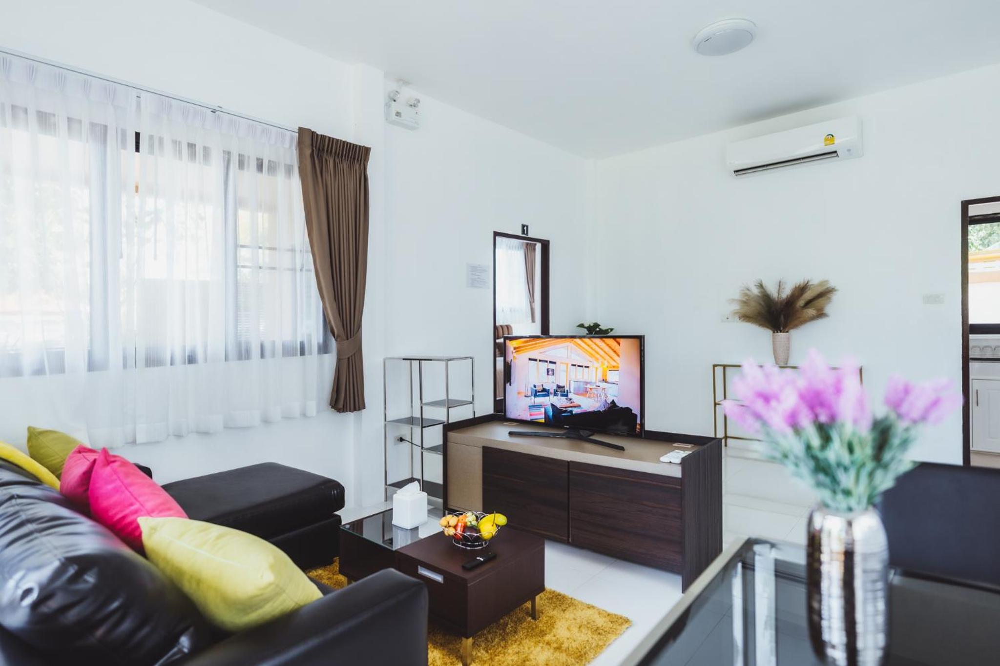 One-Bedroom House - Photo 6
