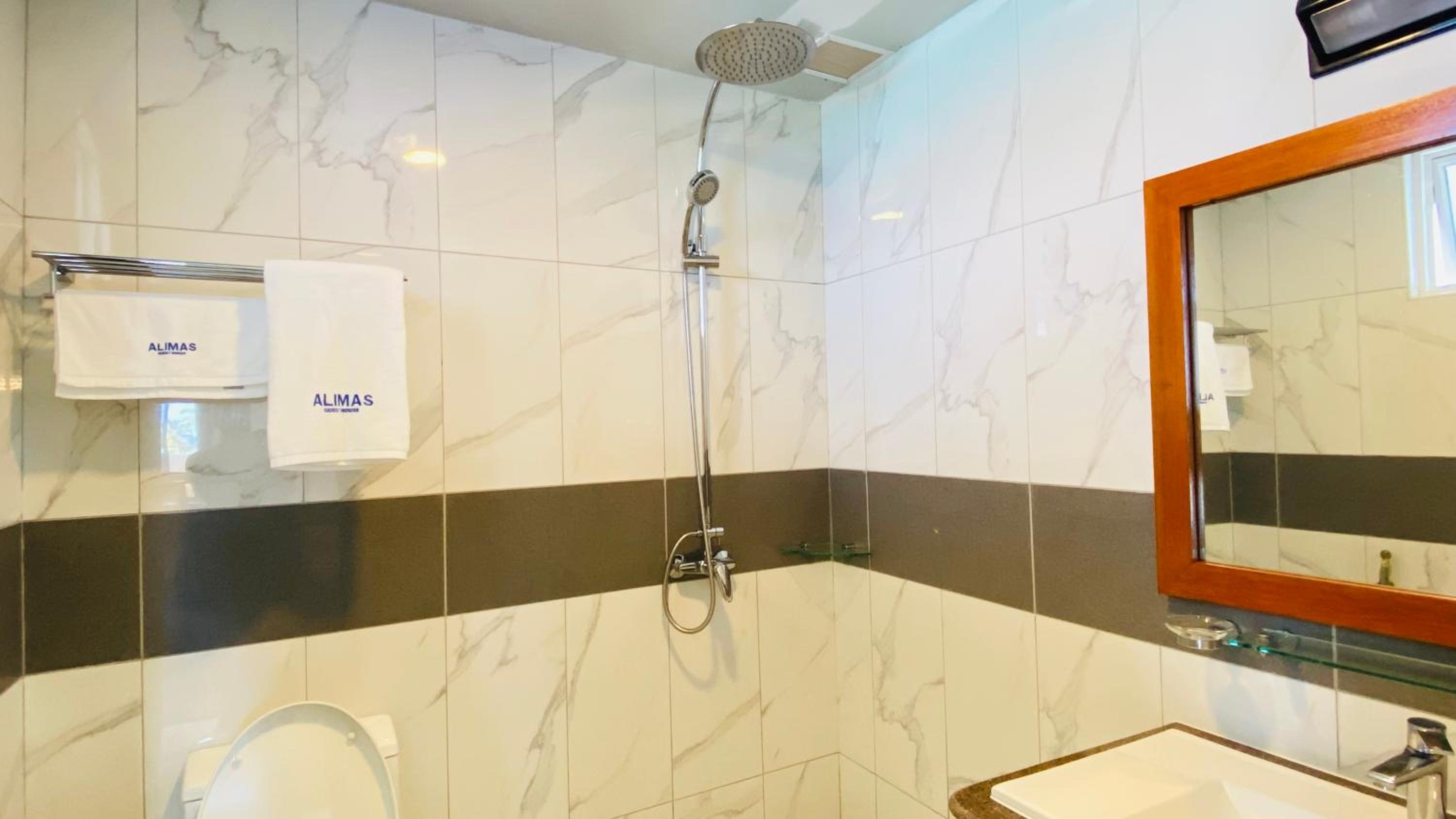 Deluxe Double or Twin Room with City View - Photo 4