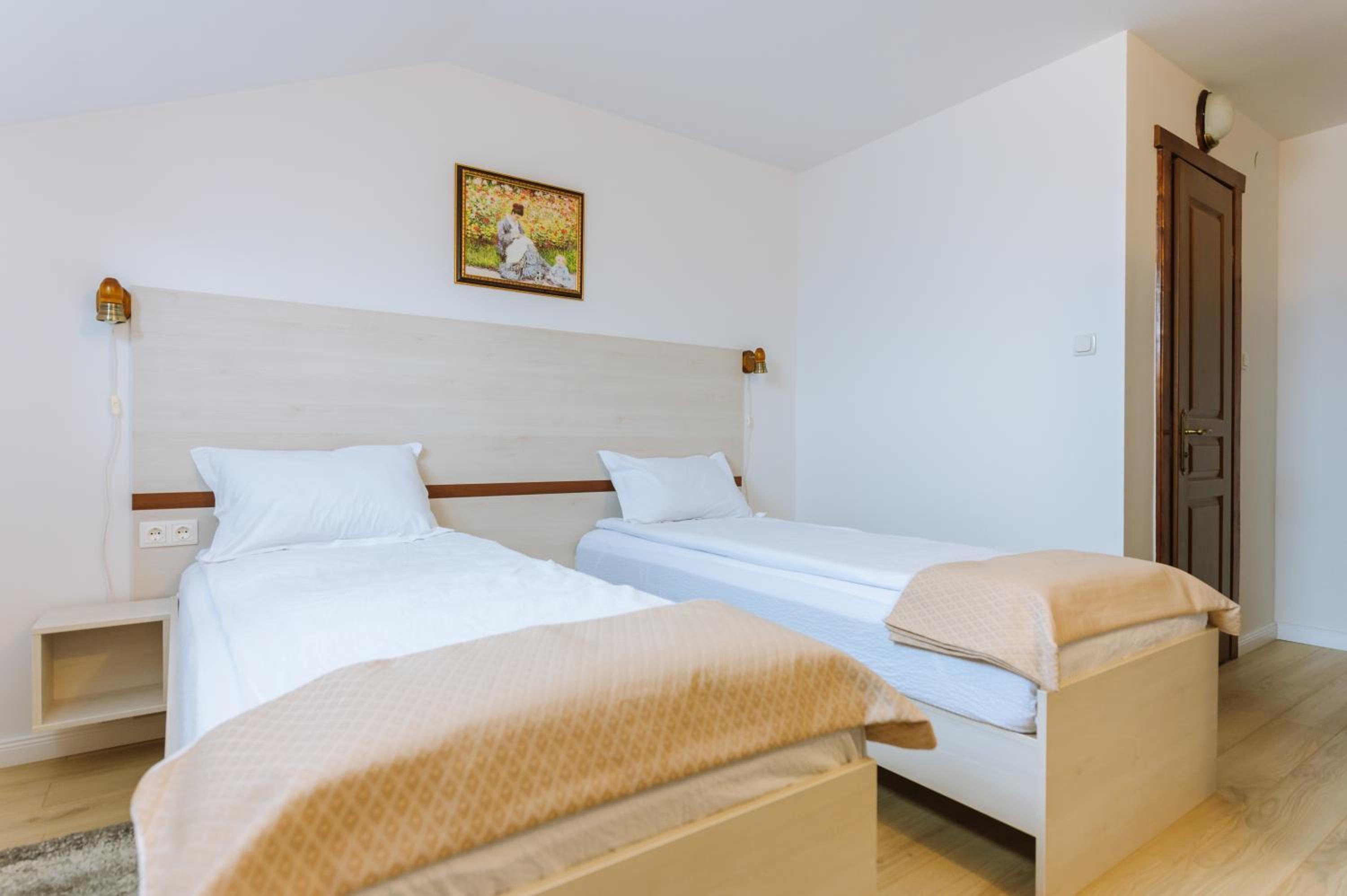 Double or Twin Room - Photo 2