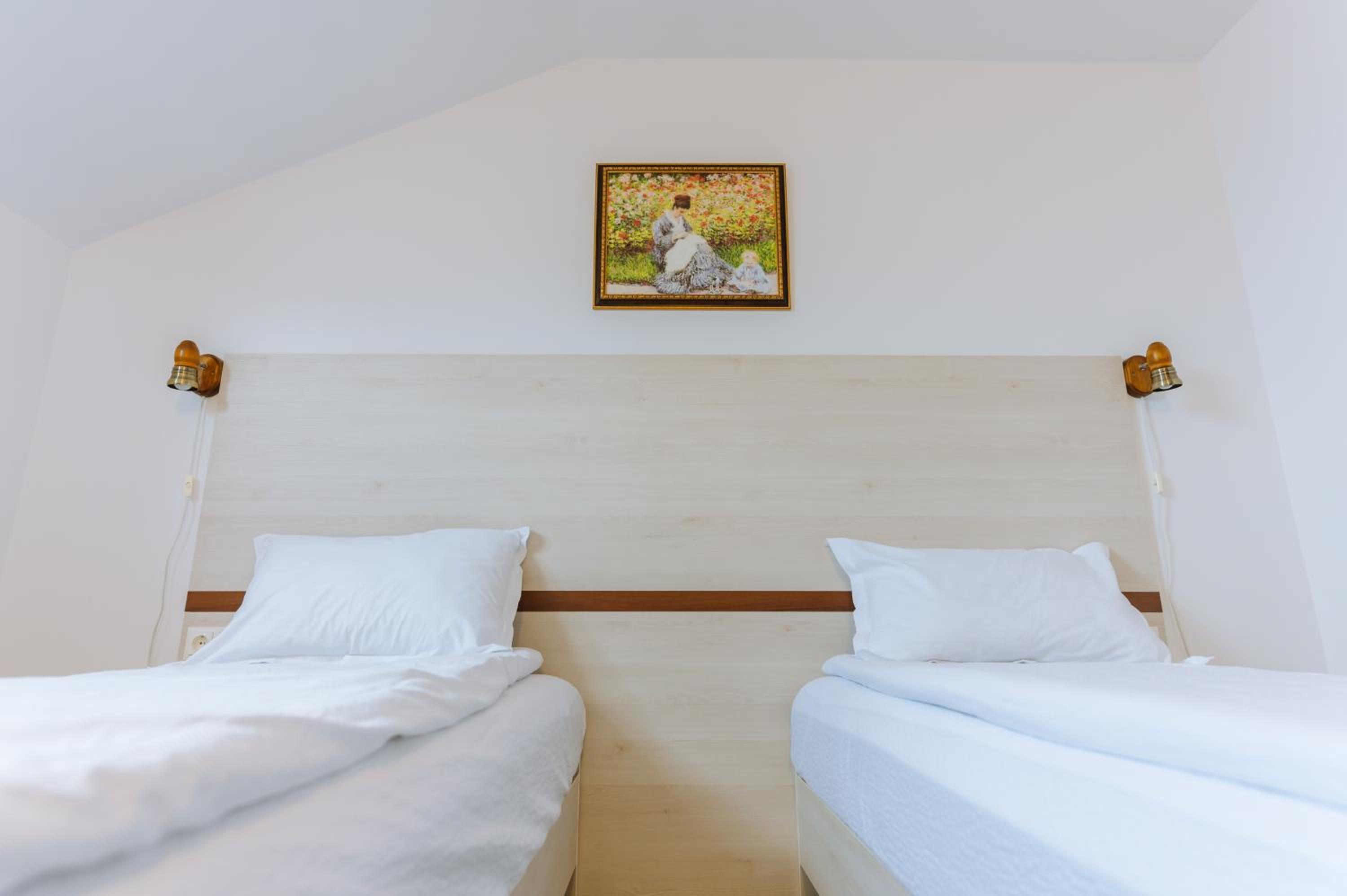 Double or Twin Room - Photo 3