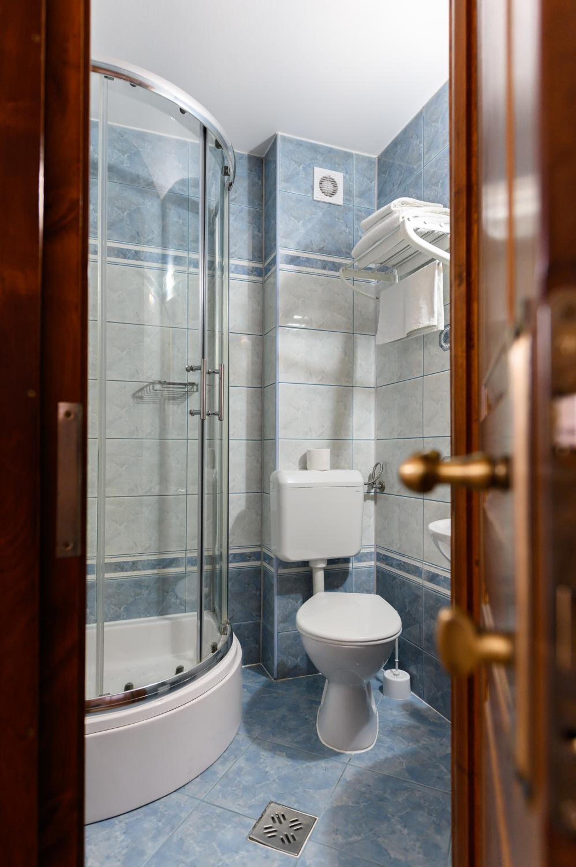 Single Room with Private Bathroom photo 3