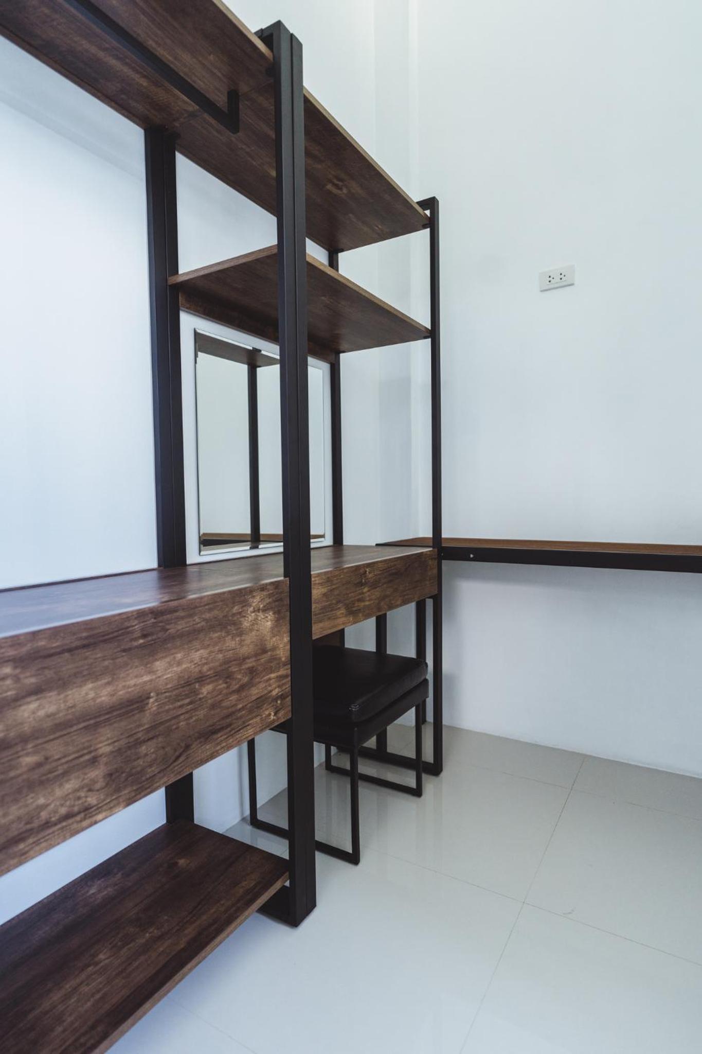 One-Bedroom House - Photo 11
