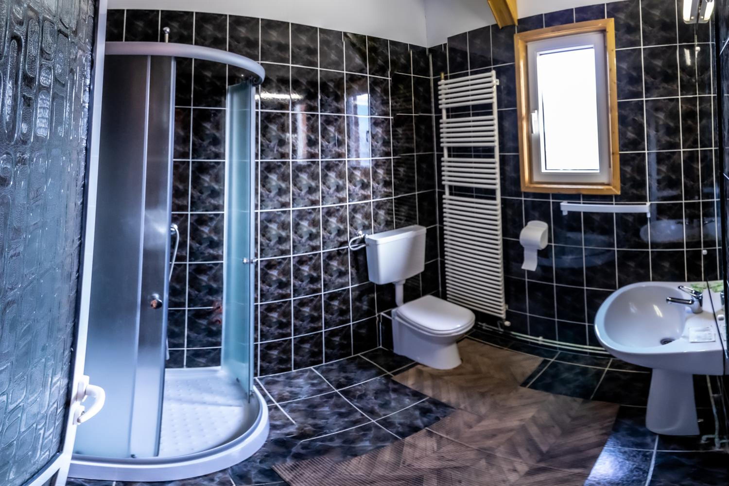 Apartment - Split Level - Photo 4