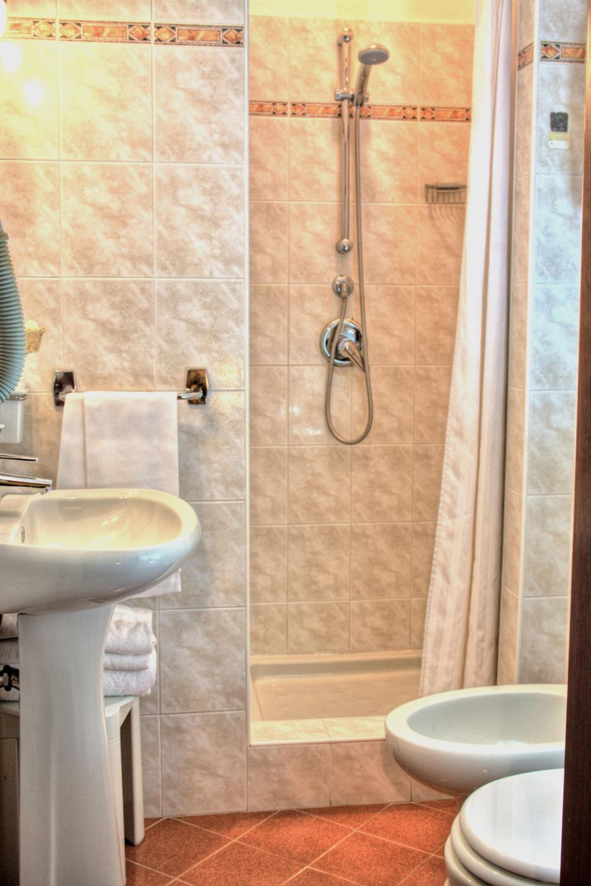 Double or Twin Room - Photo 3