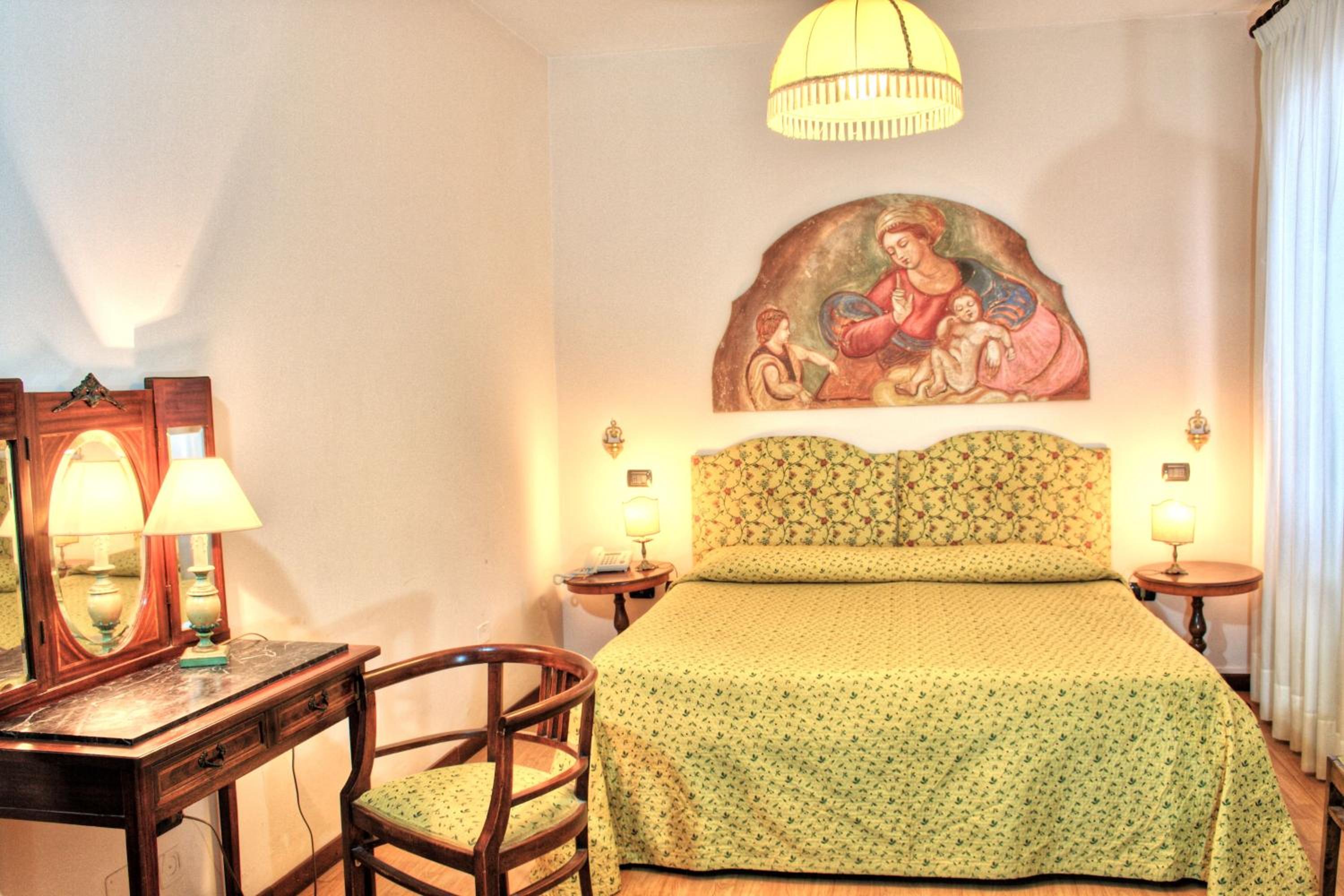 Double or Twin Room - Photo 6