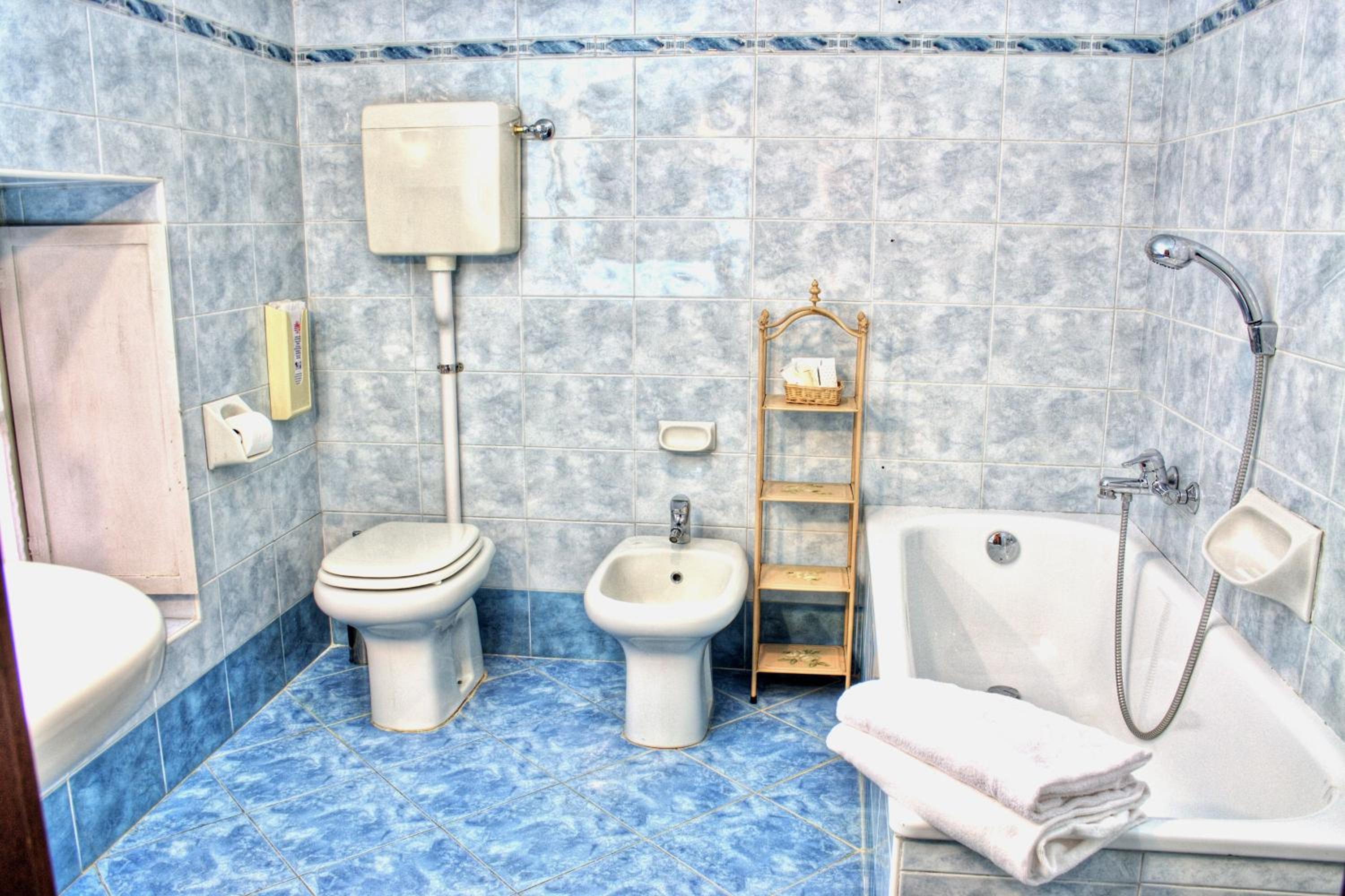 Double or Twin Room - Photo 11