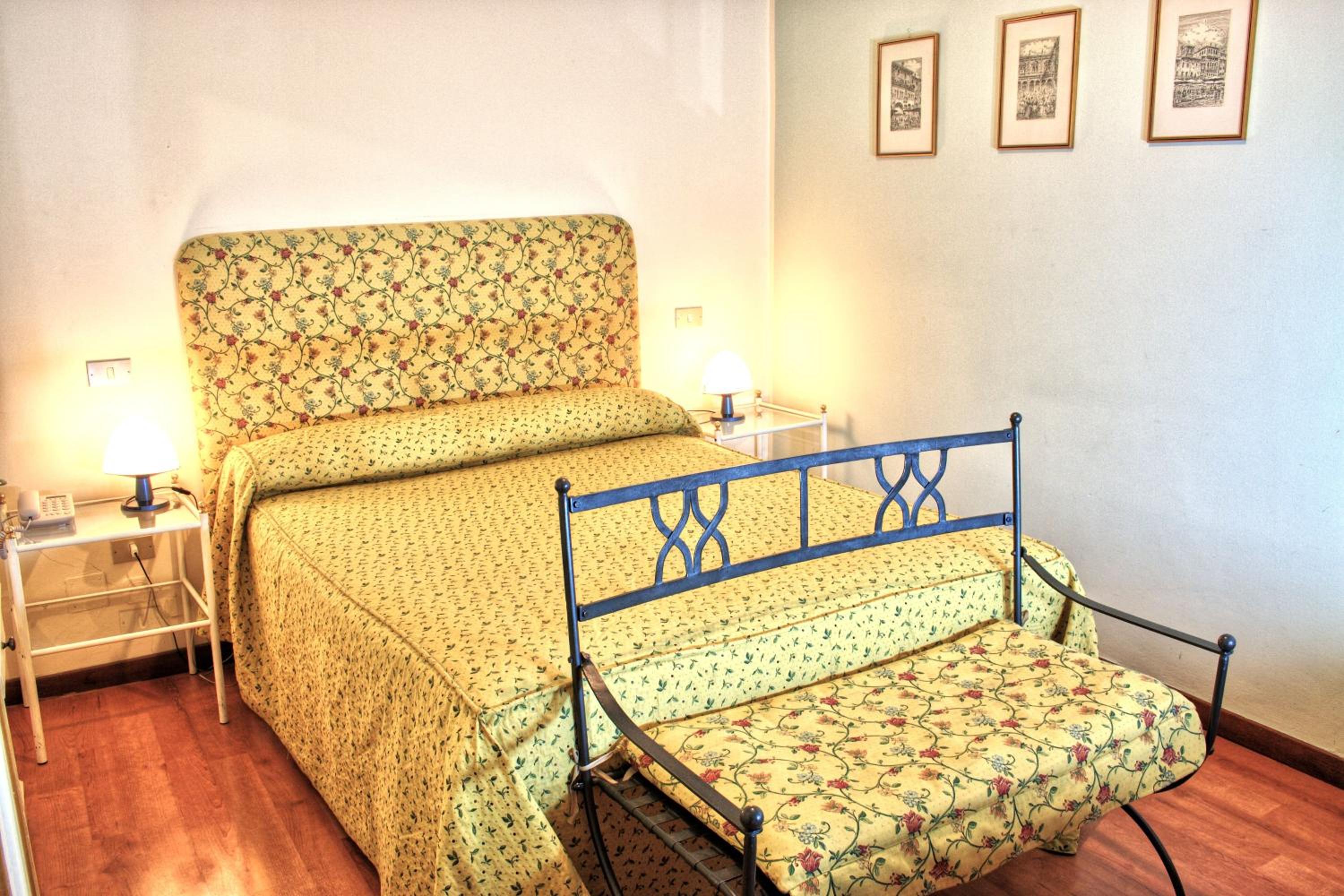 Small Double Room - Photo 1