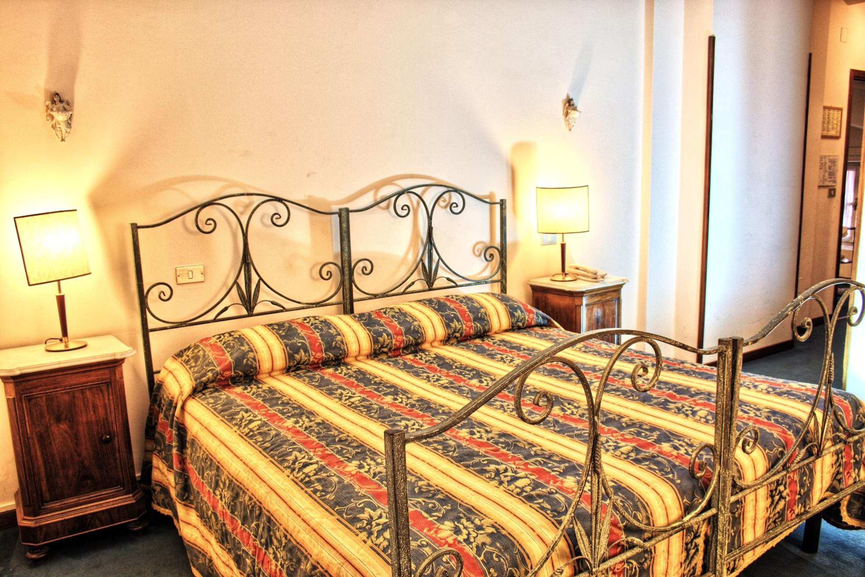 Double or Twin Room - Photo 2