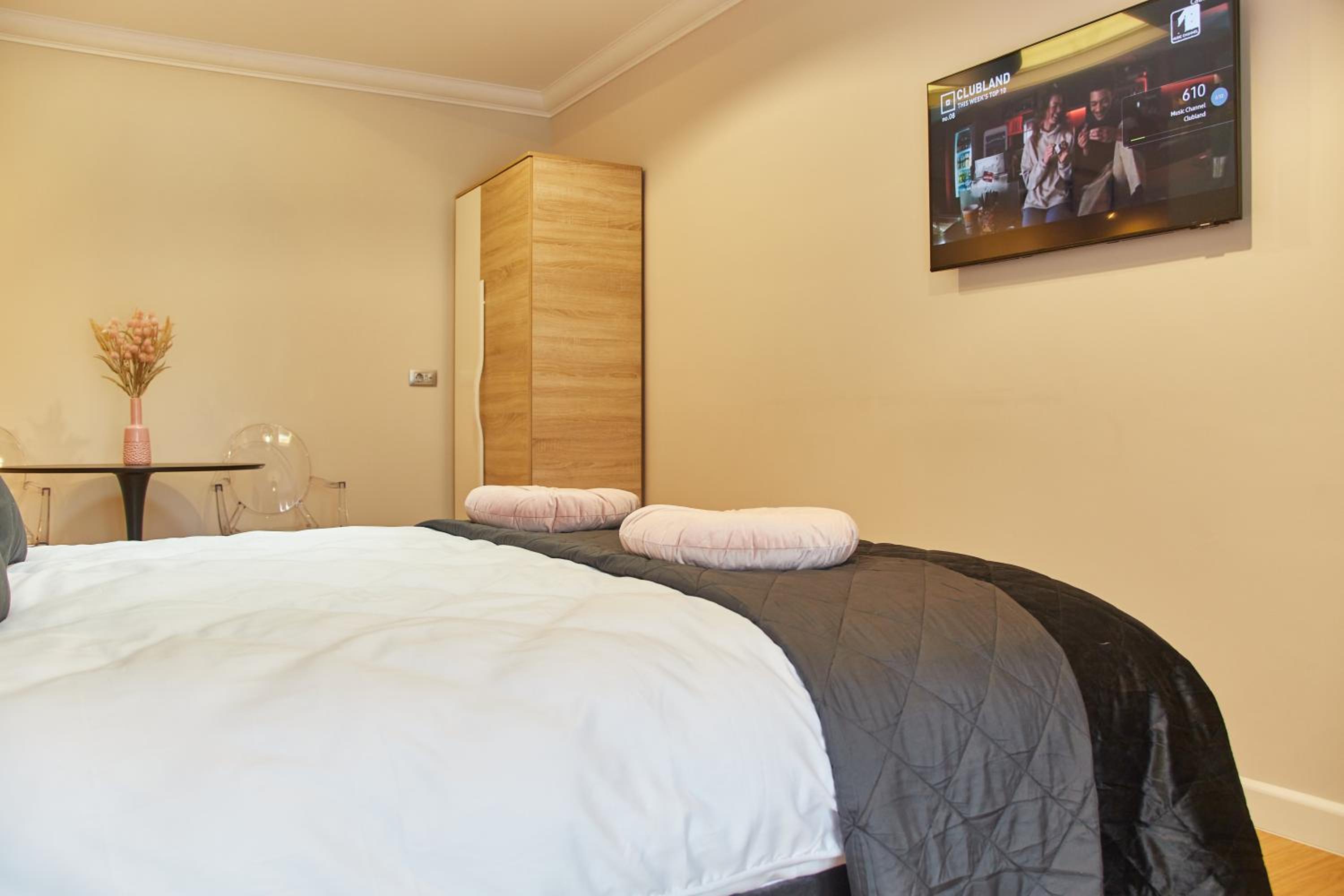 One-Bedroom House - Photo 10
