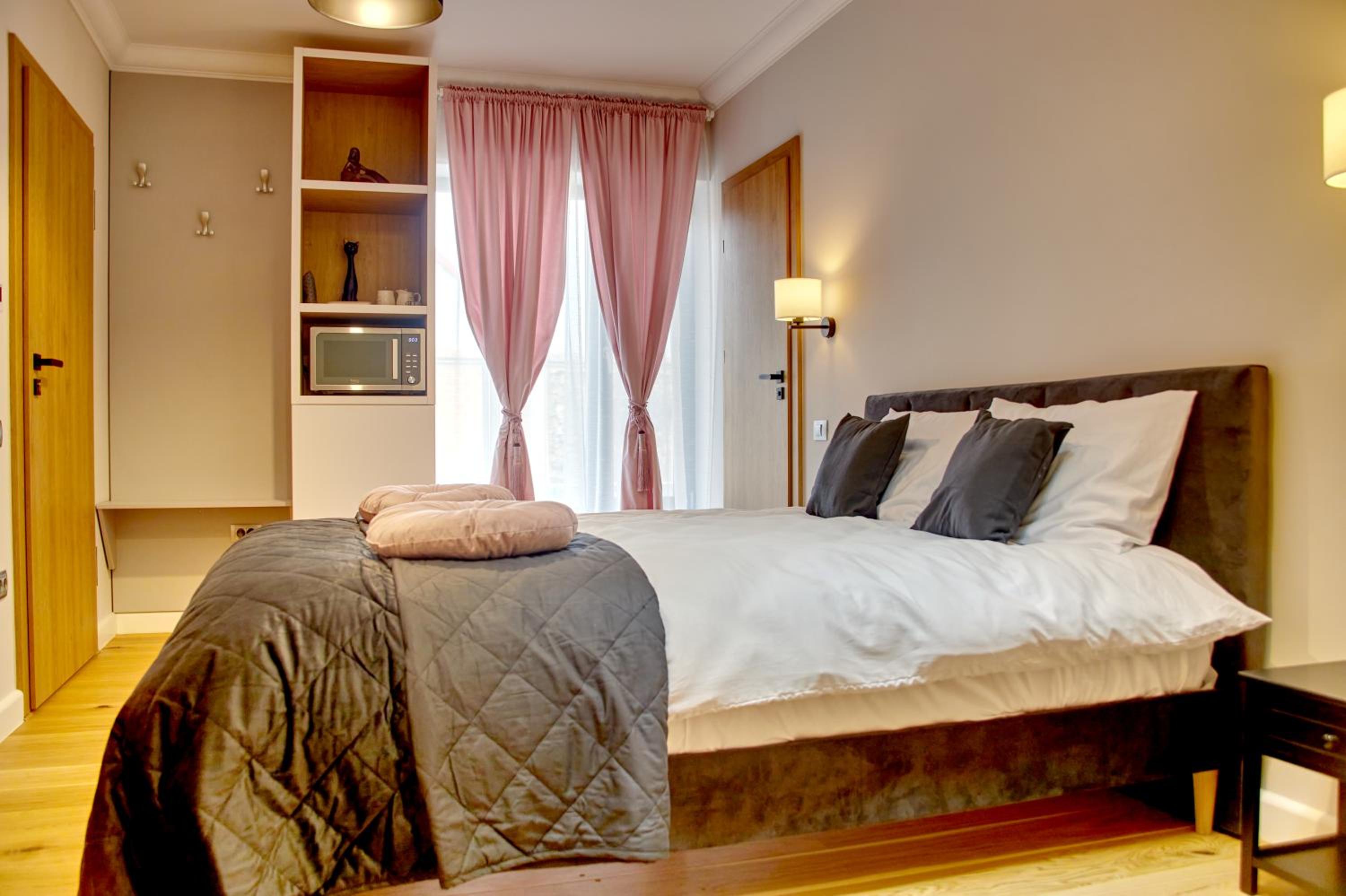 One-Bedroom House - Photo 9