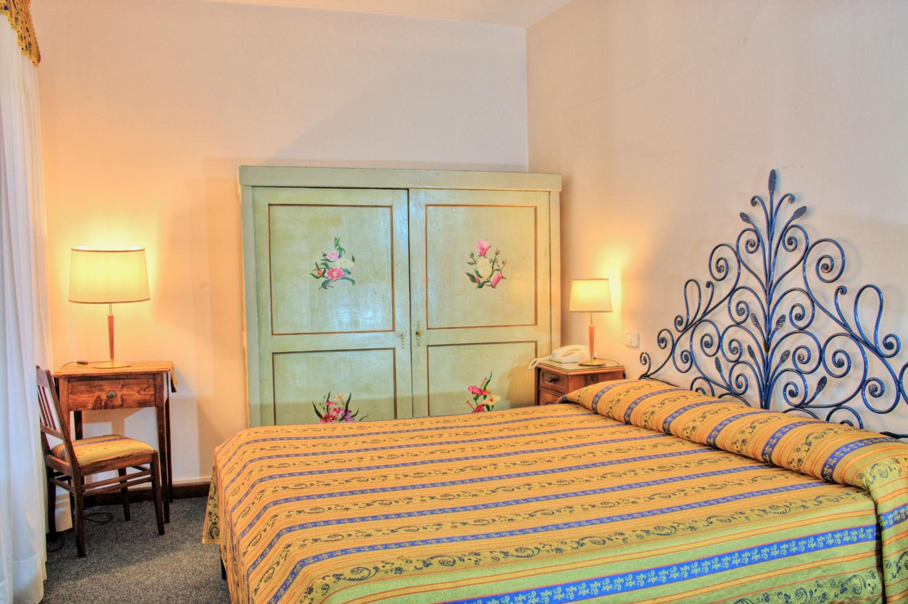Double or Twin Room - Photo 9