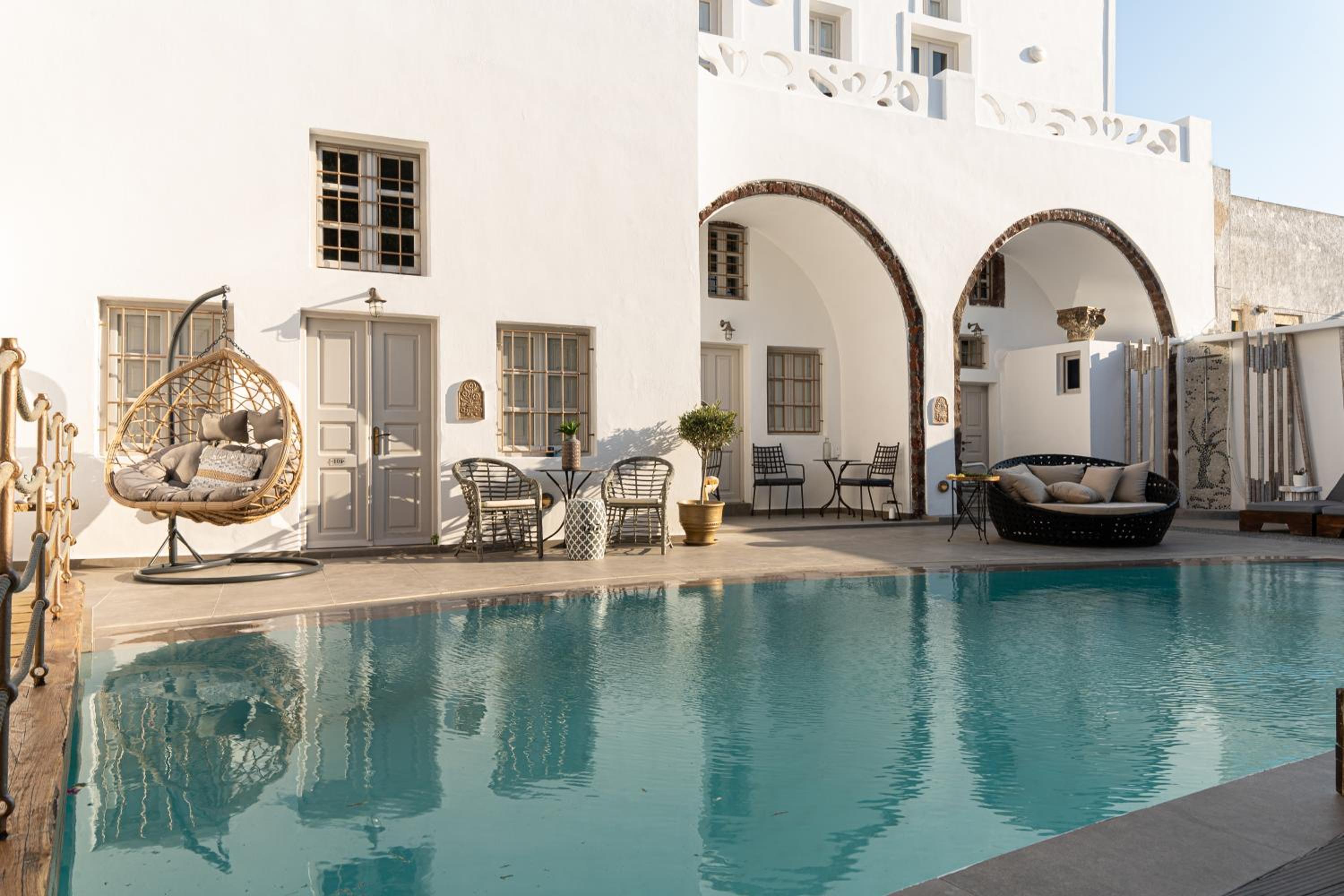 Poolfront Suite - Photo 12