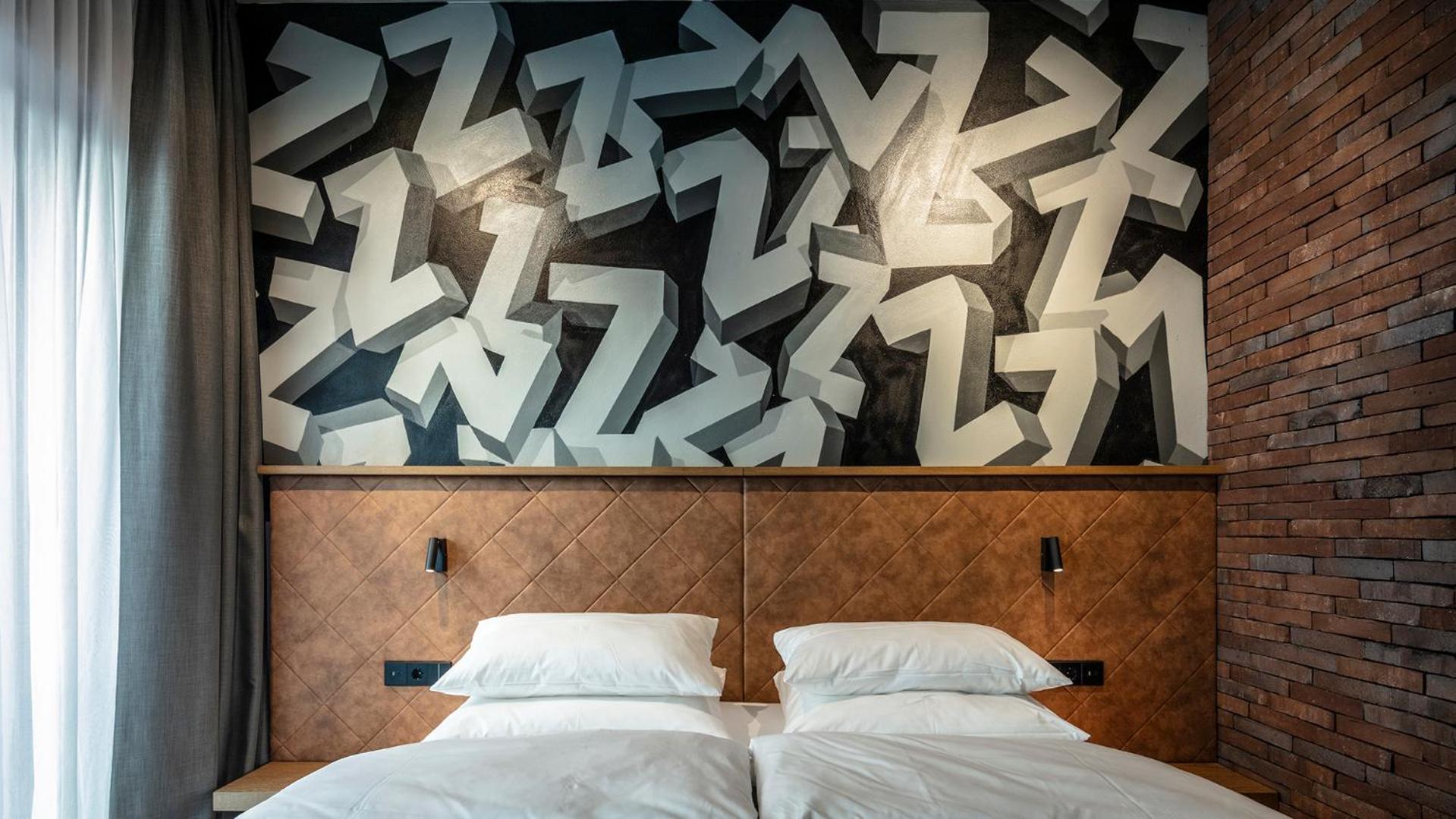 Standard Double Room - Photo 11