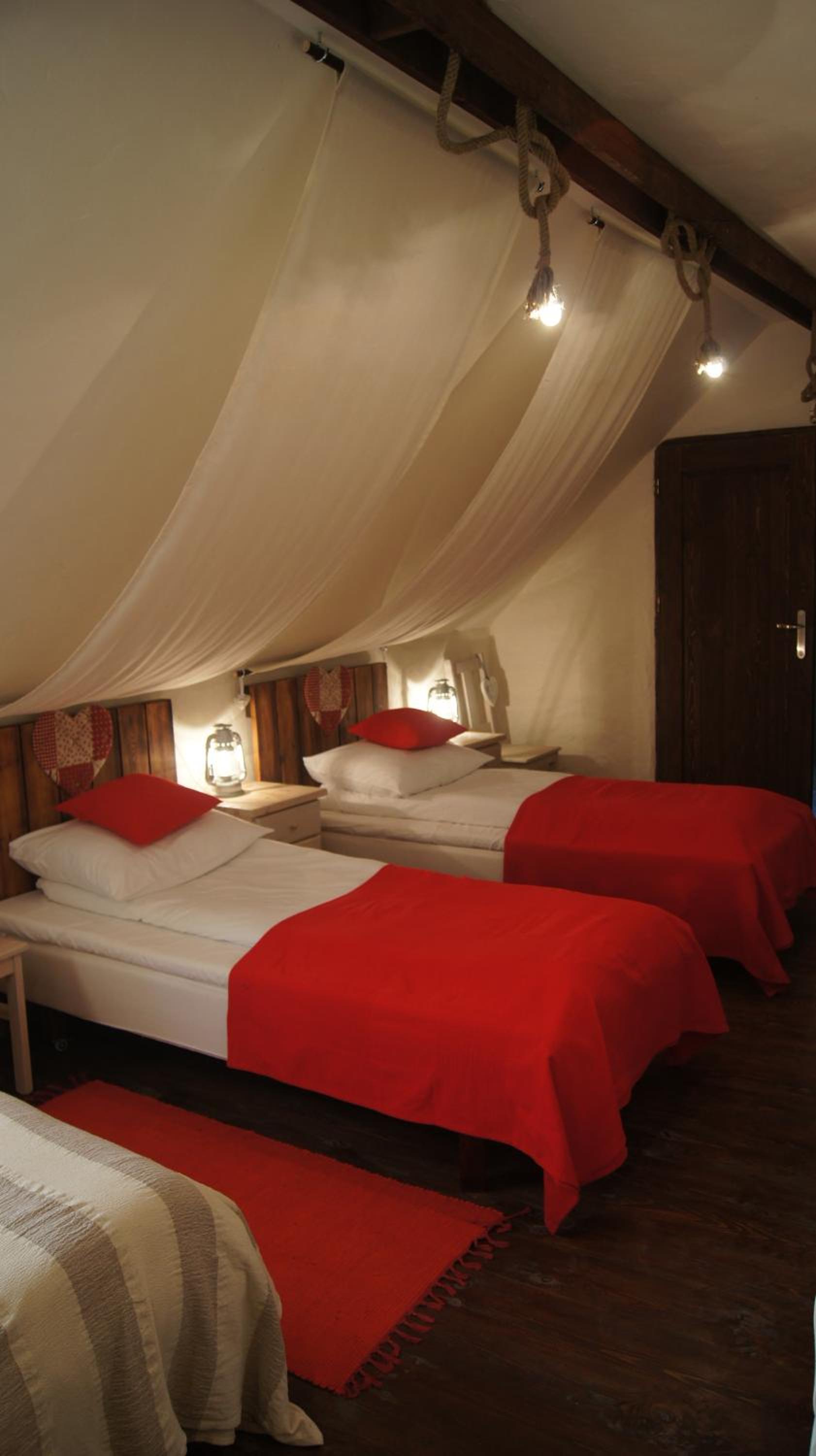 Deluxe Family Room - Photo 2