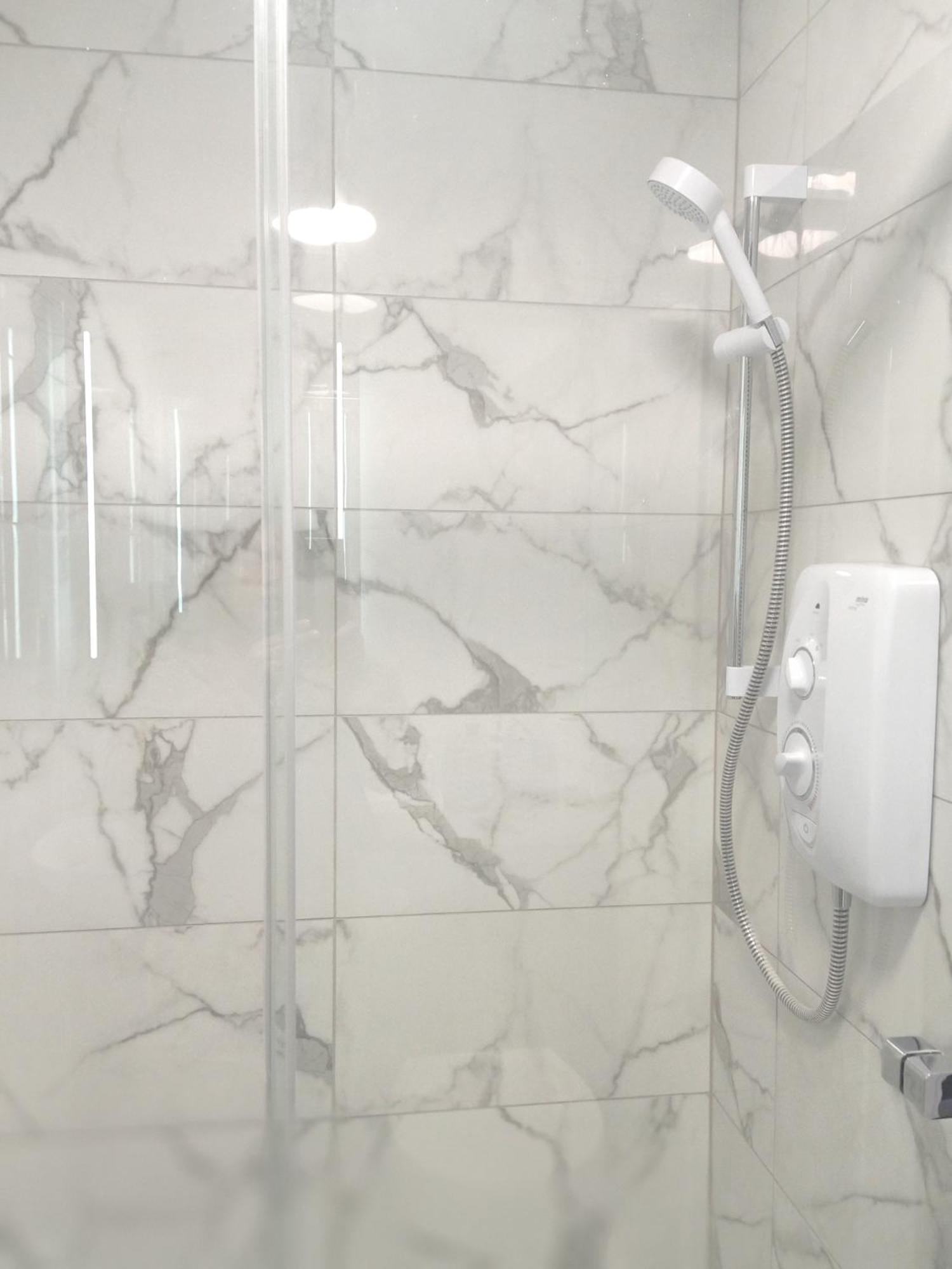 Double Room with Private Bathroom - Photo 11