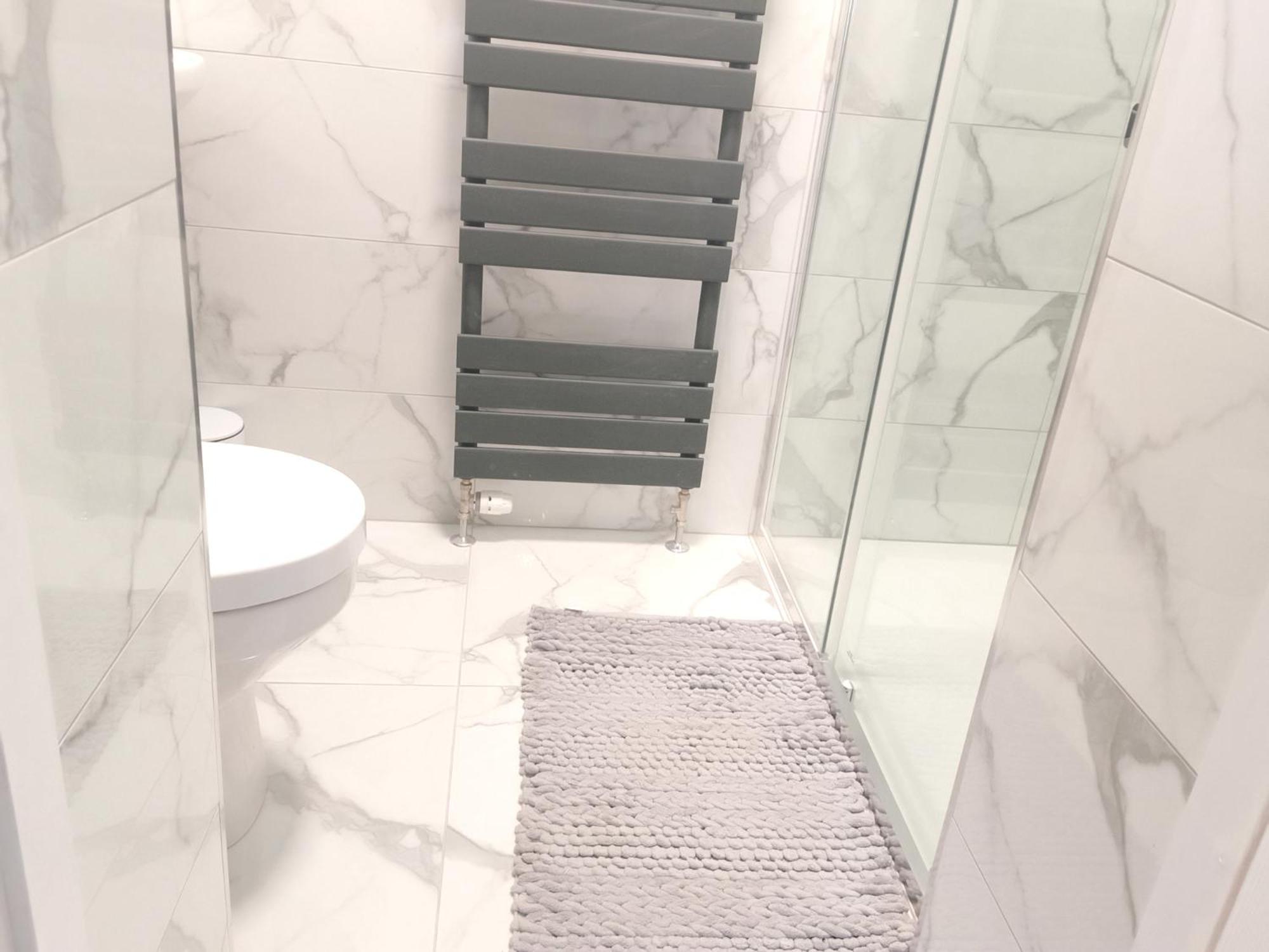 Double Room with Private Bathroom - Photo 10