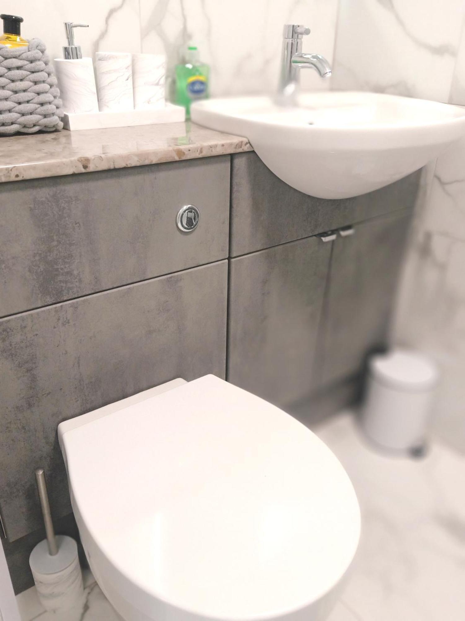 Double Room with Private Bathroom - Photo 9