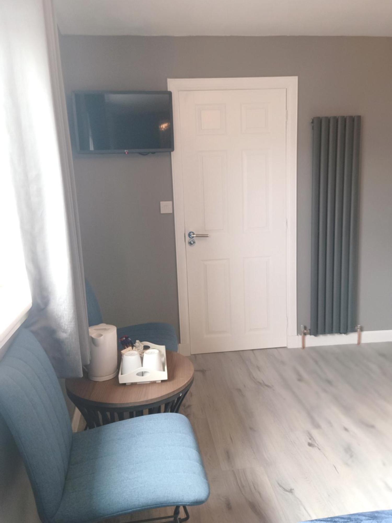 Double Room with Private Bathroom - Photo 4