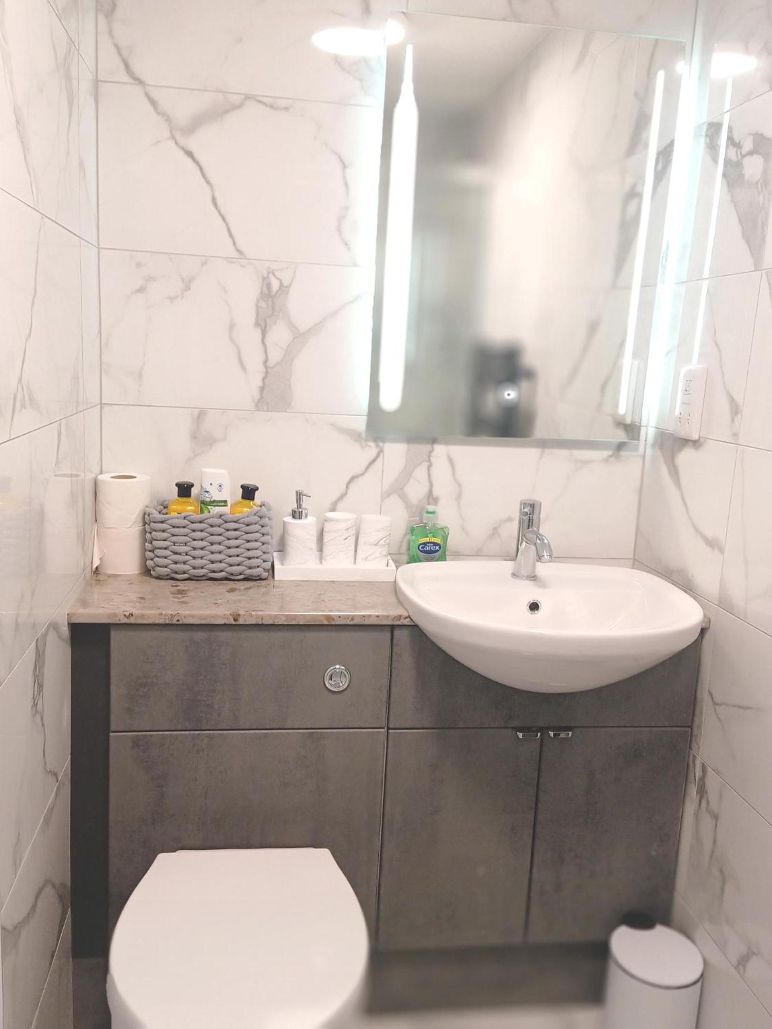 Double Room with Private Bathroom - Photo 8