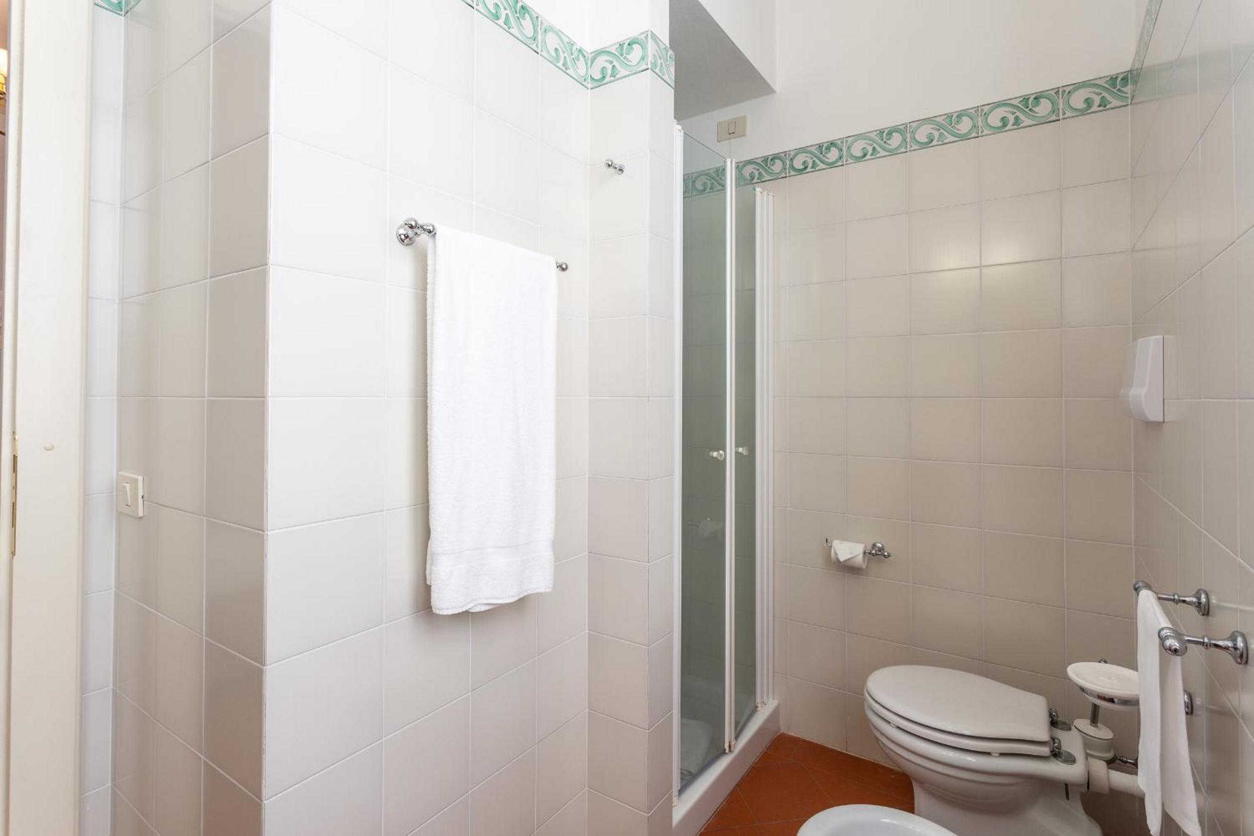 Single Room - Photo 2