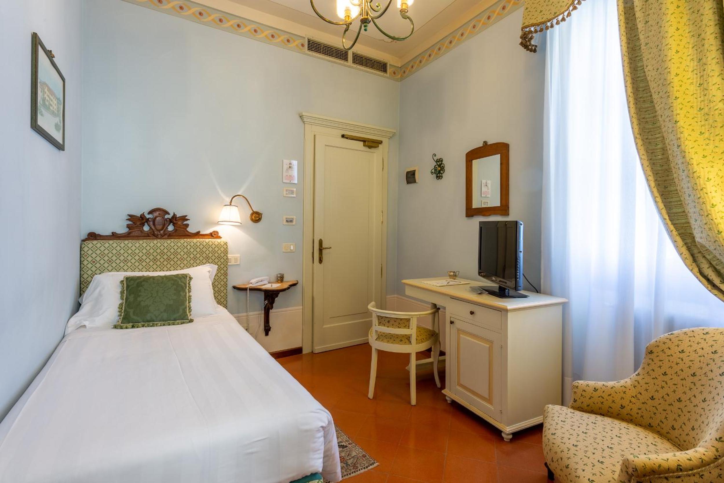 Single Room - Photo 3