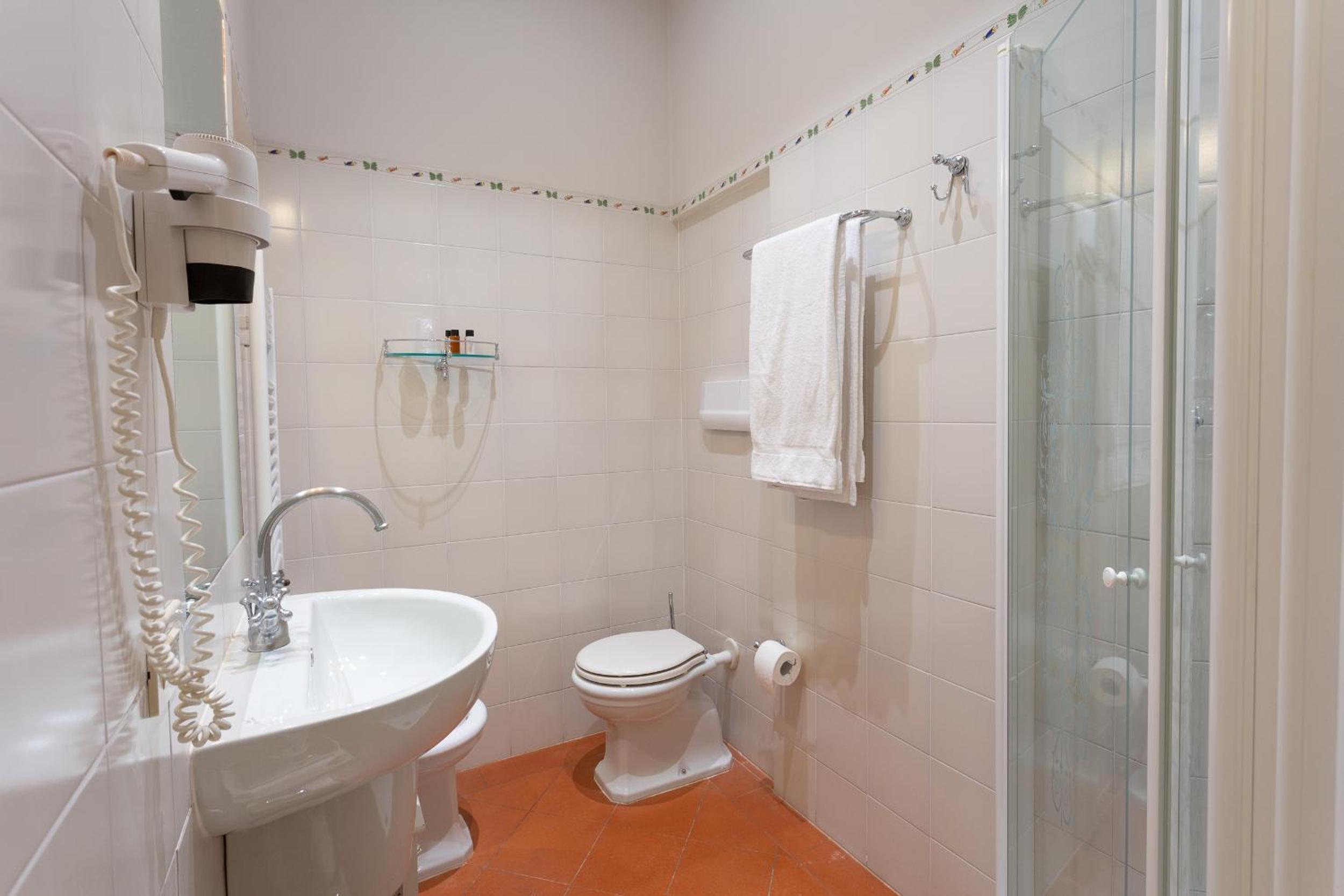 Superior King Room - Photo 7