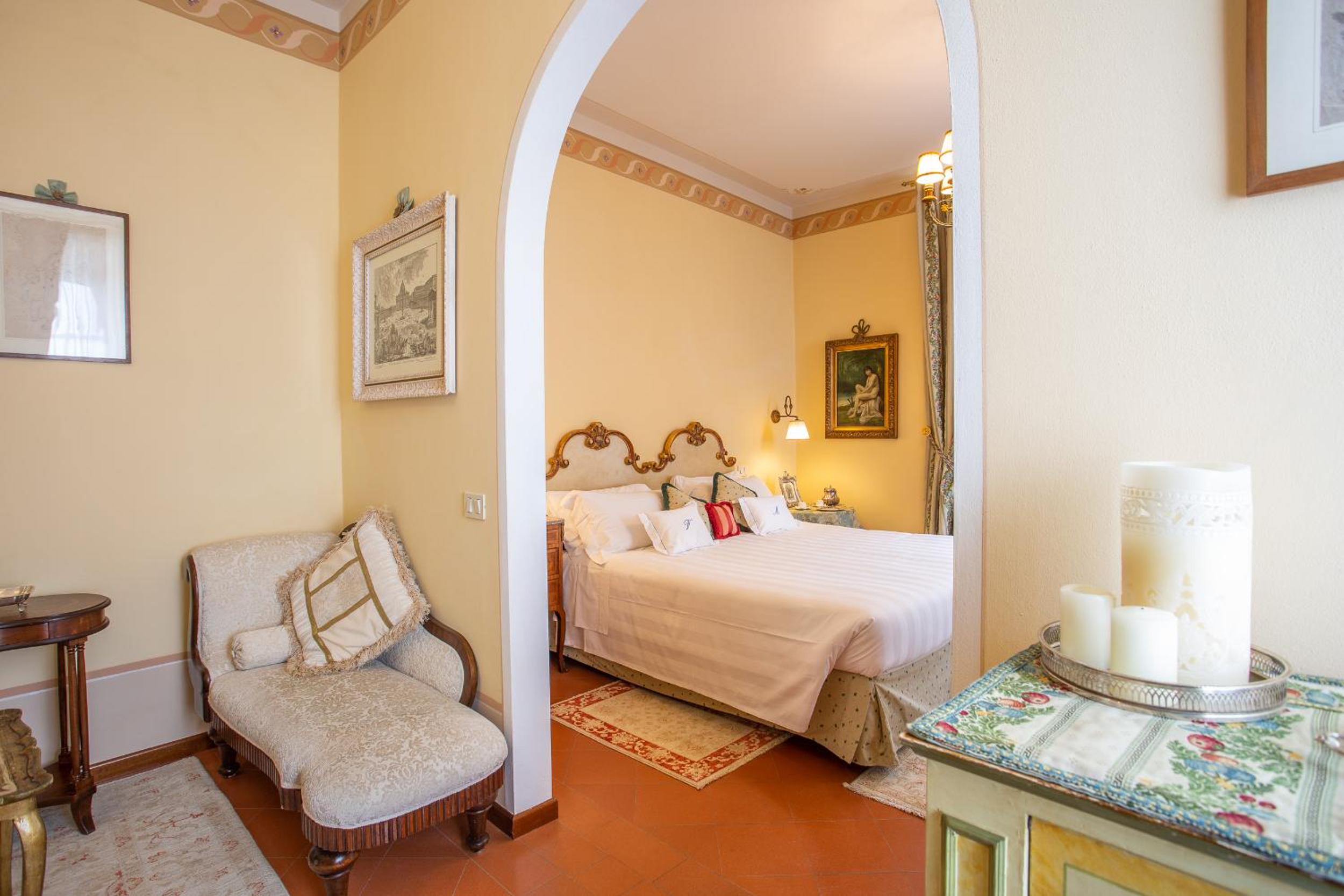 King Suite with Panoramic View - Photo 7