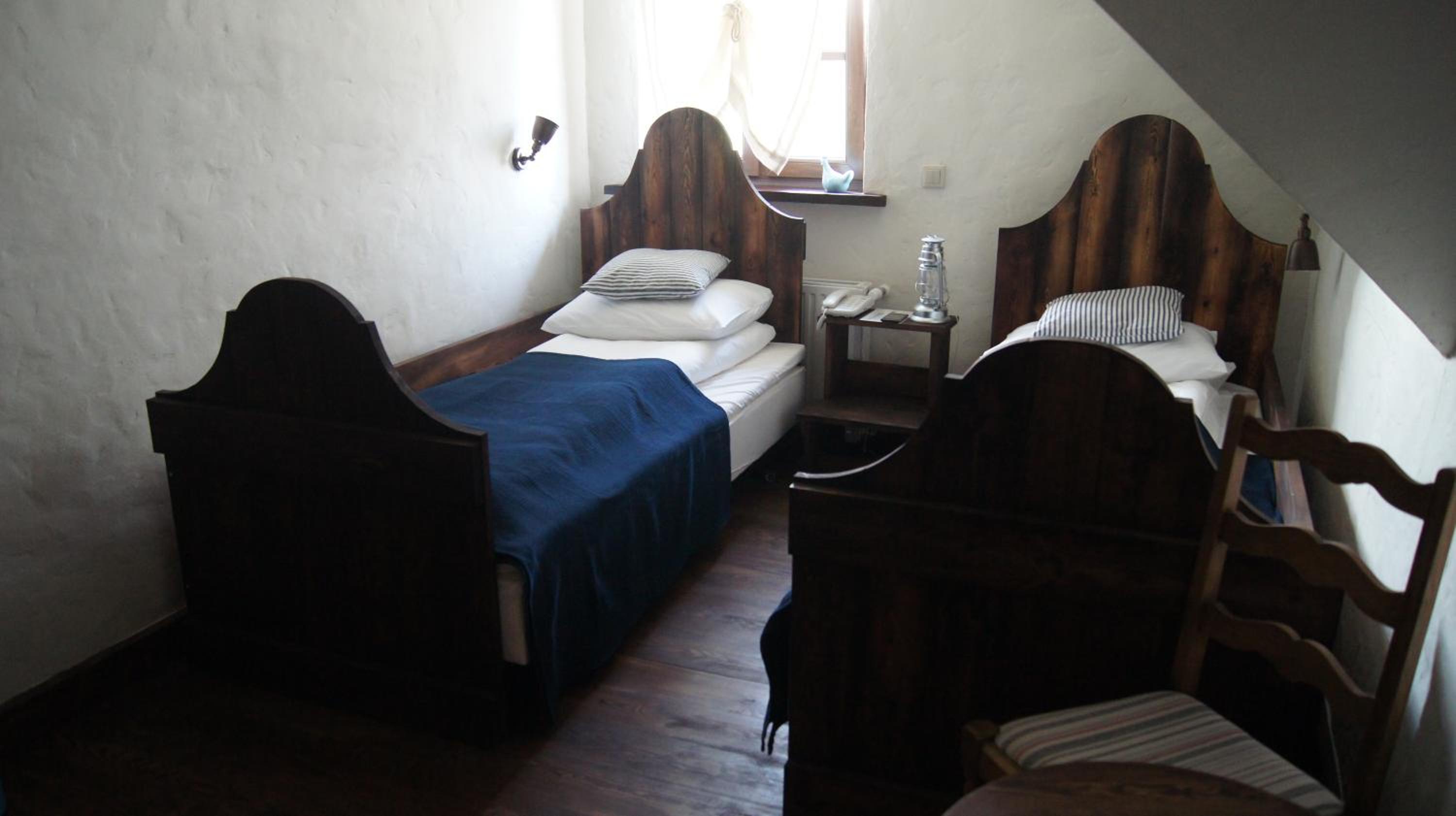 Deluxe Double Room with Shower - Photo 6
