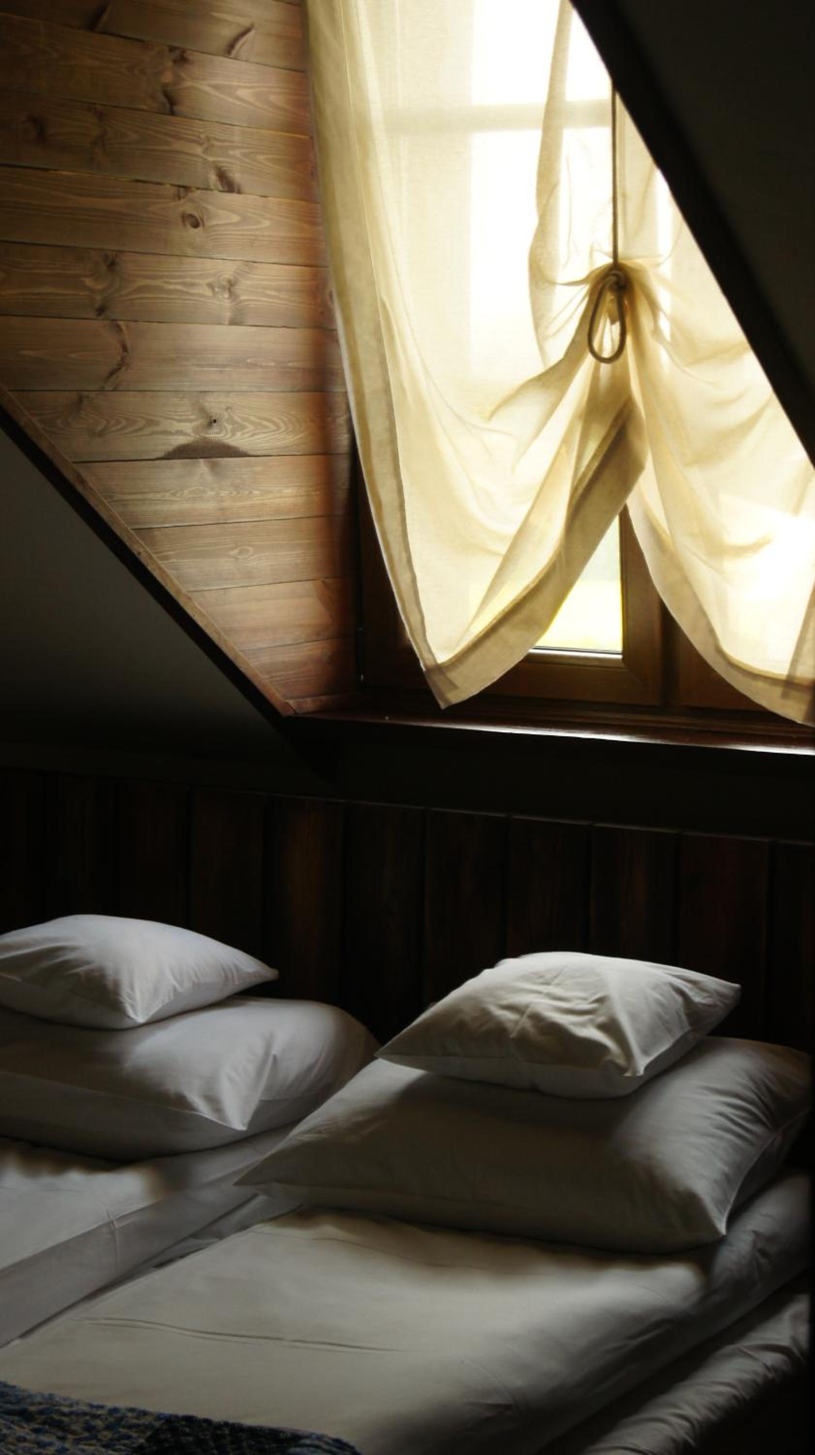 Deluxe Double Room with Shower - Photo 7