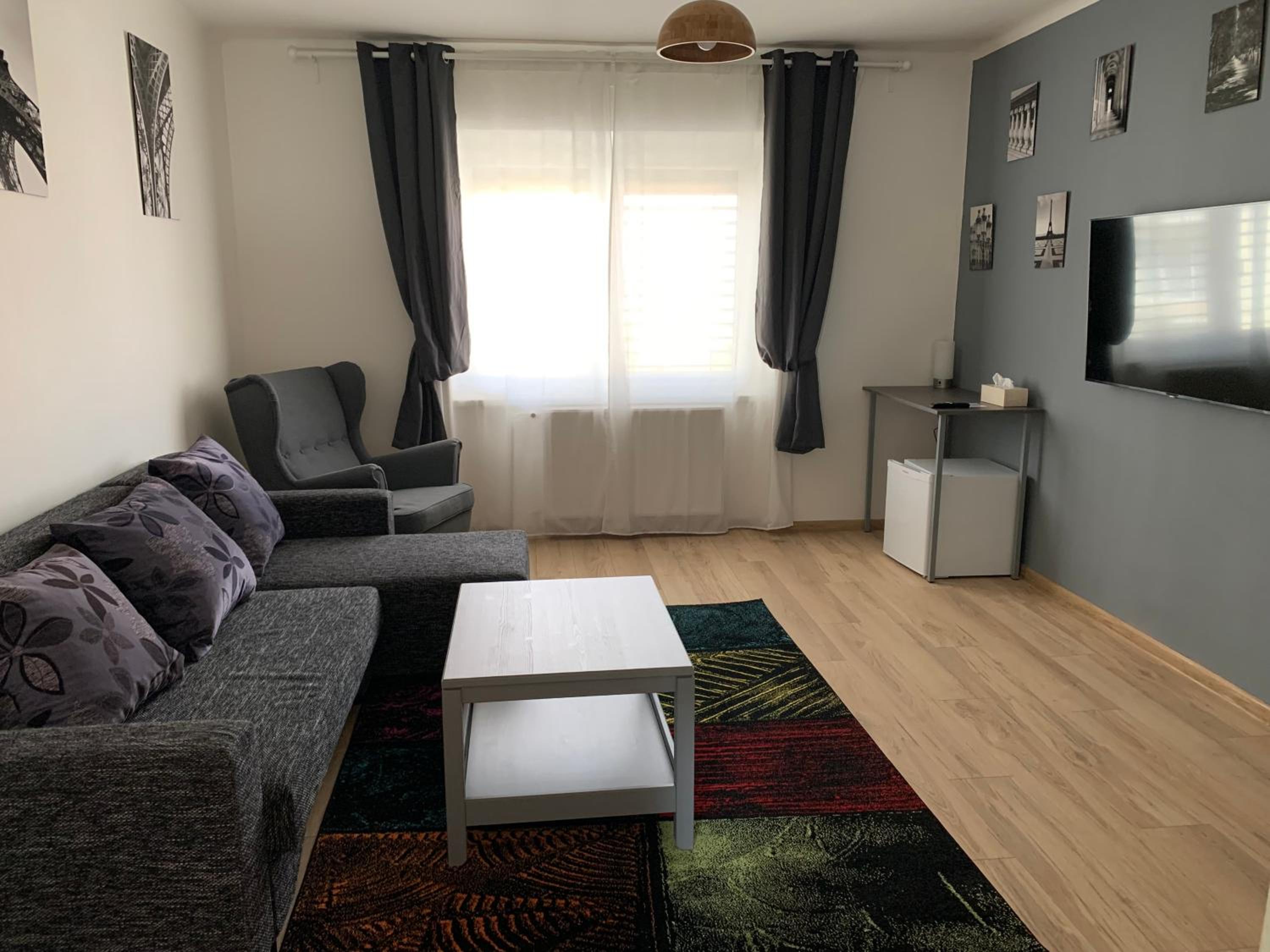 One-Bedroom Apartment - Photo 1