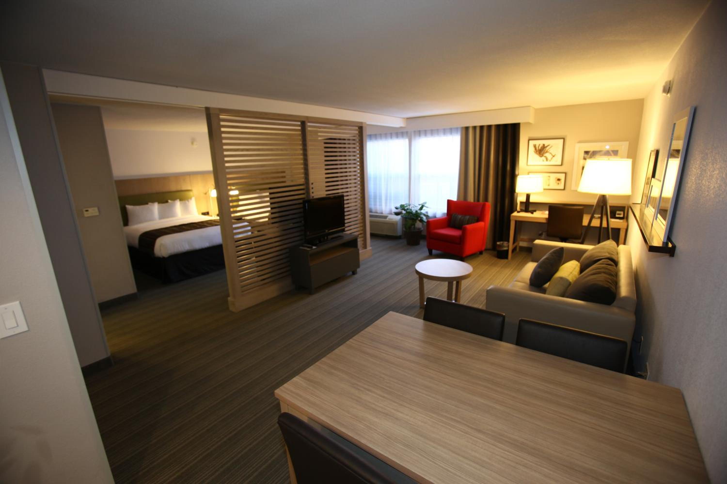 King Suite - Disability Access - Photo 8