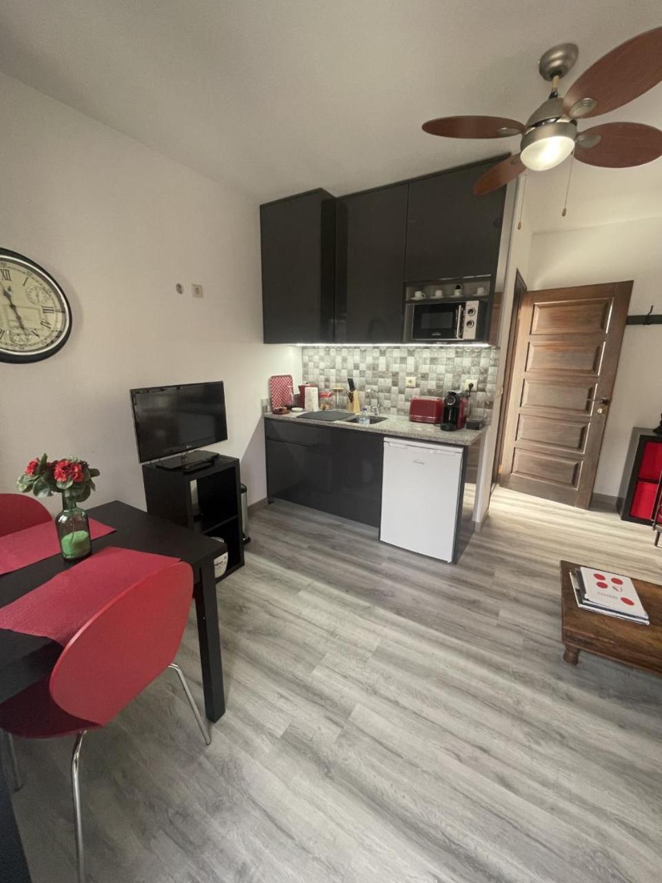 One-Bedroom House - Photo 54