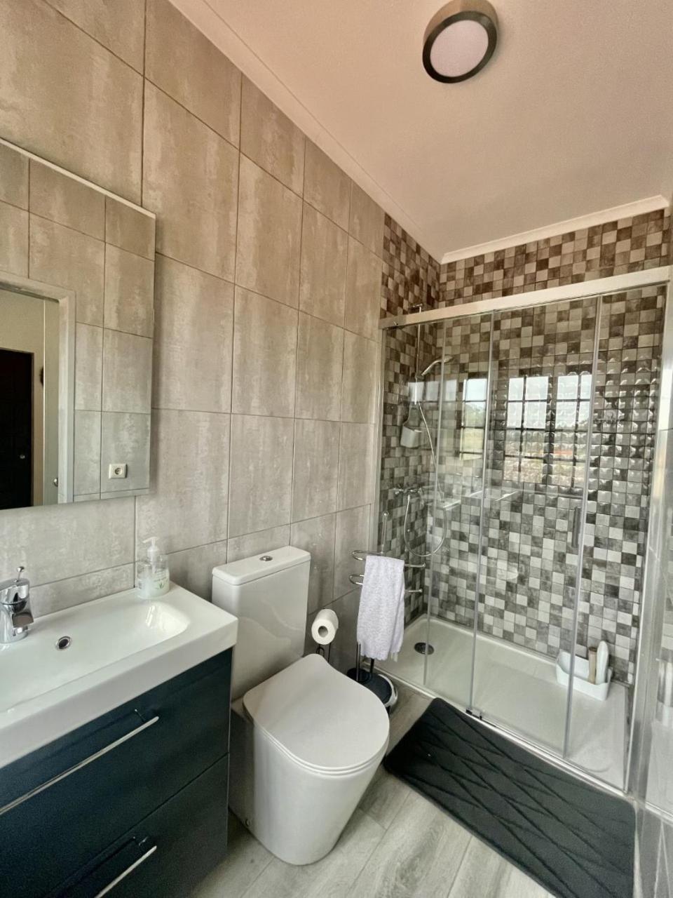 One-Bedroom House - Photo 32