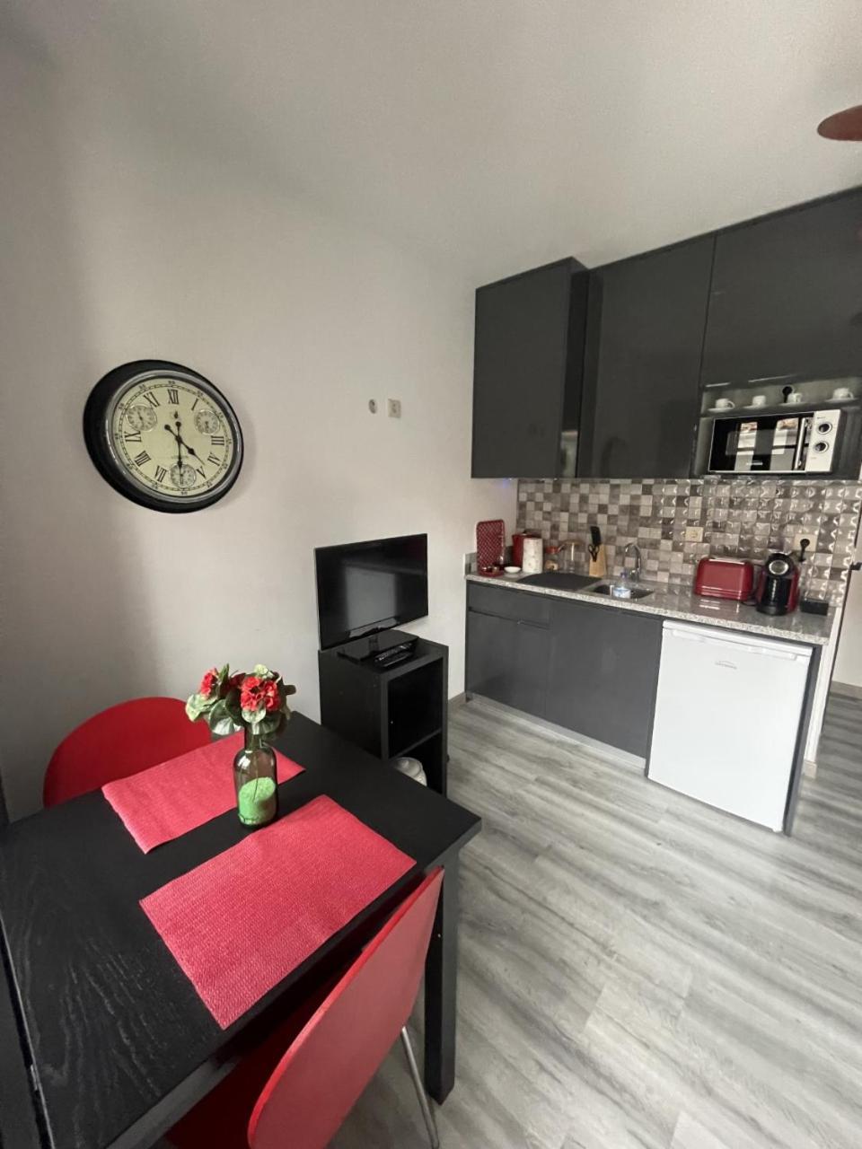 One-Bedroom House - Photo 143