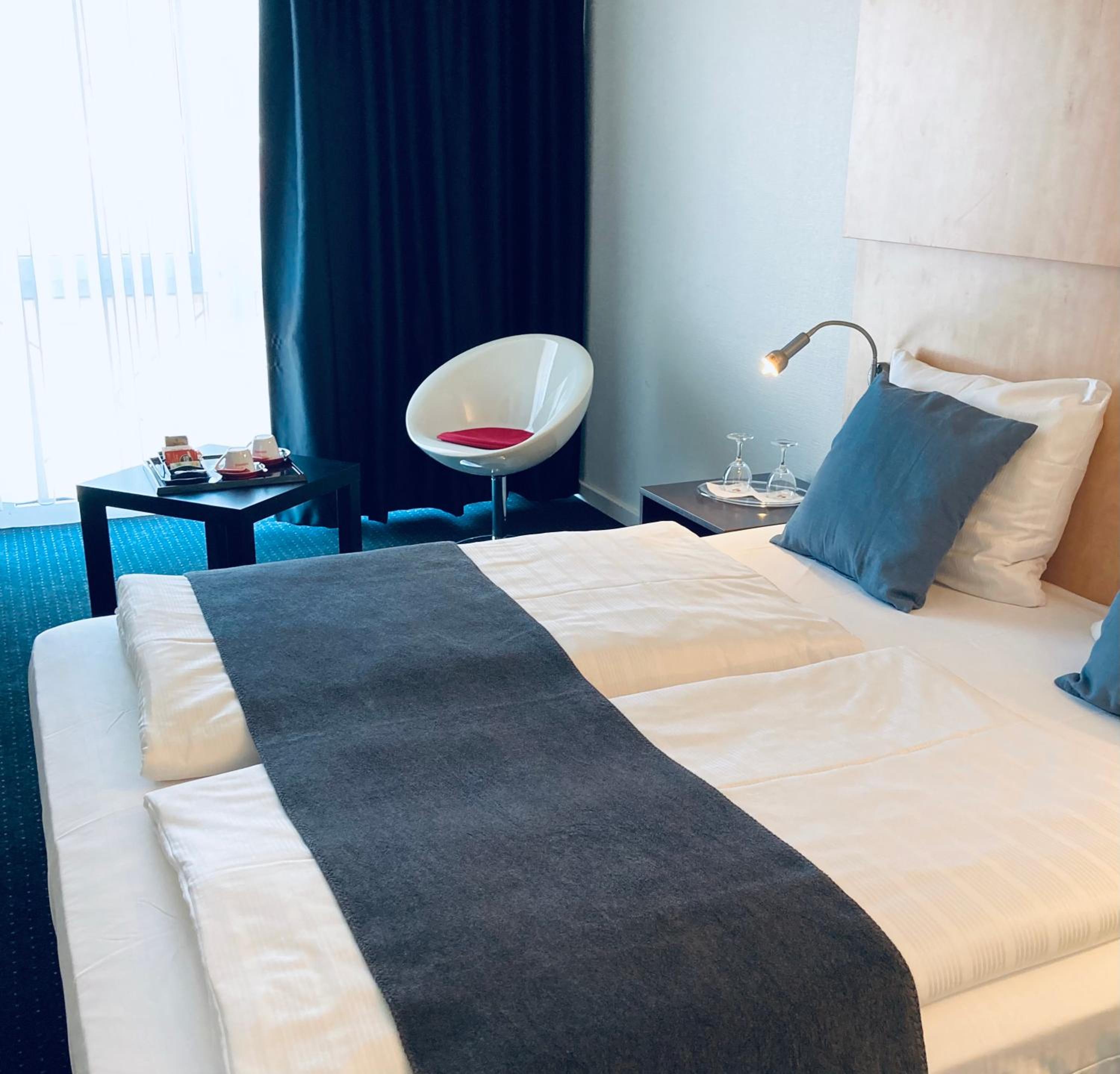 Standard Double Room + - Photo 3