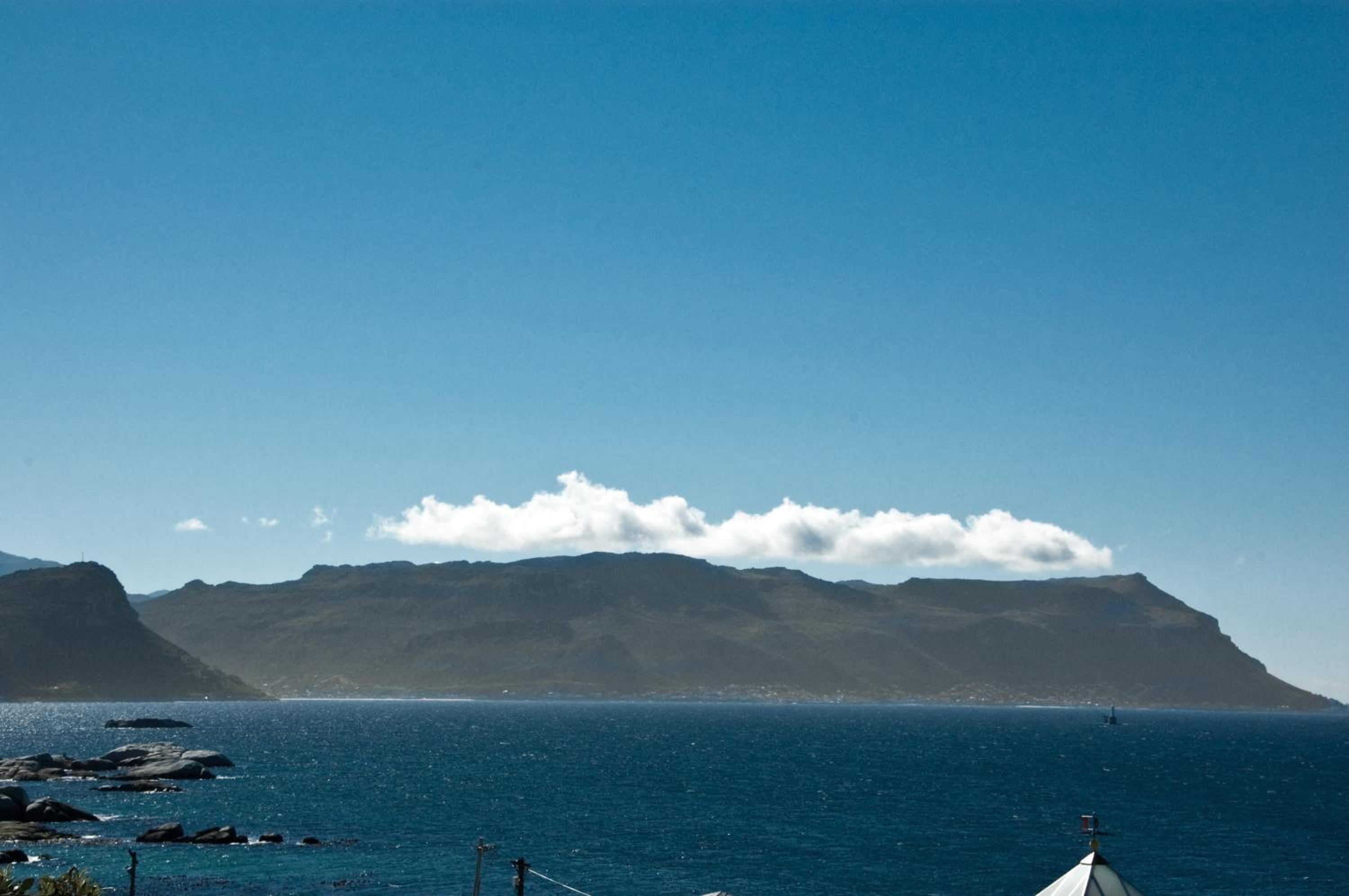 Luxury Studio with Balcony and 180 degree Sea View photo 3