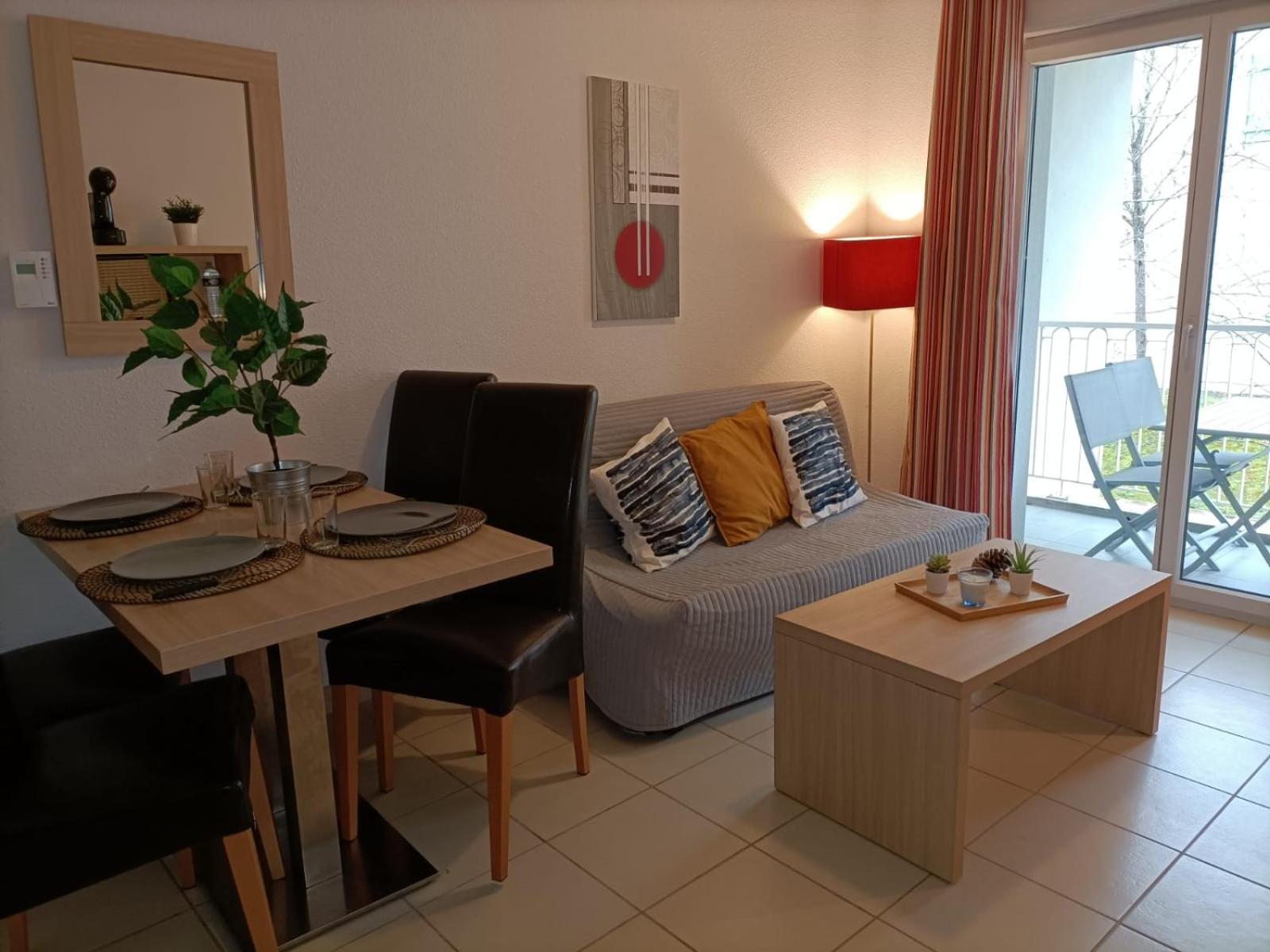Apartment with Balcony photo 3