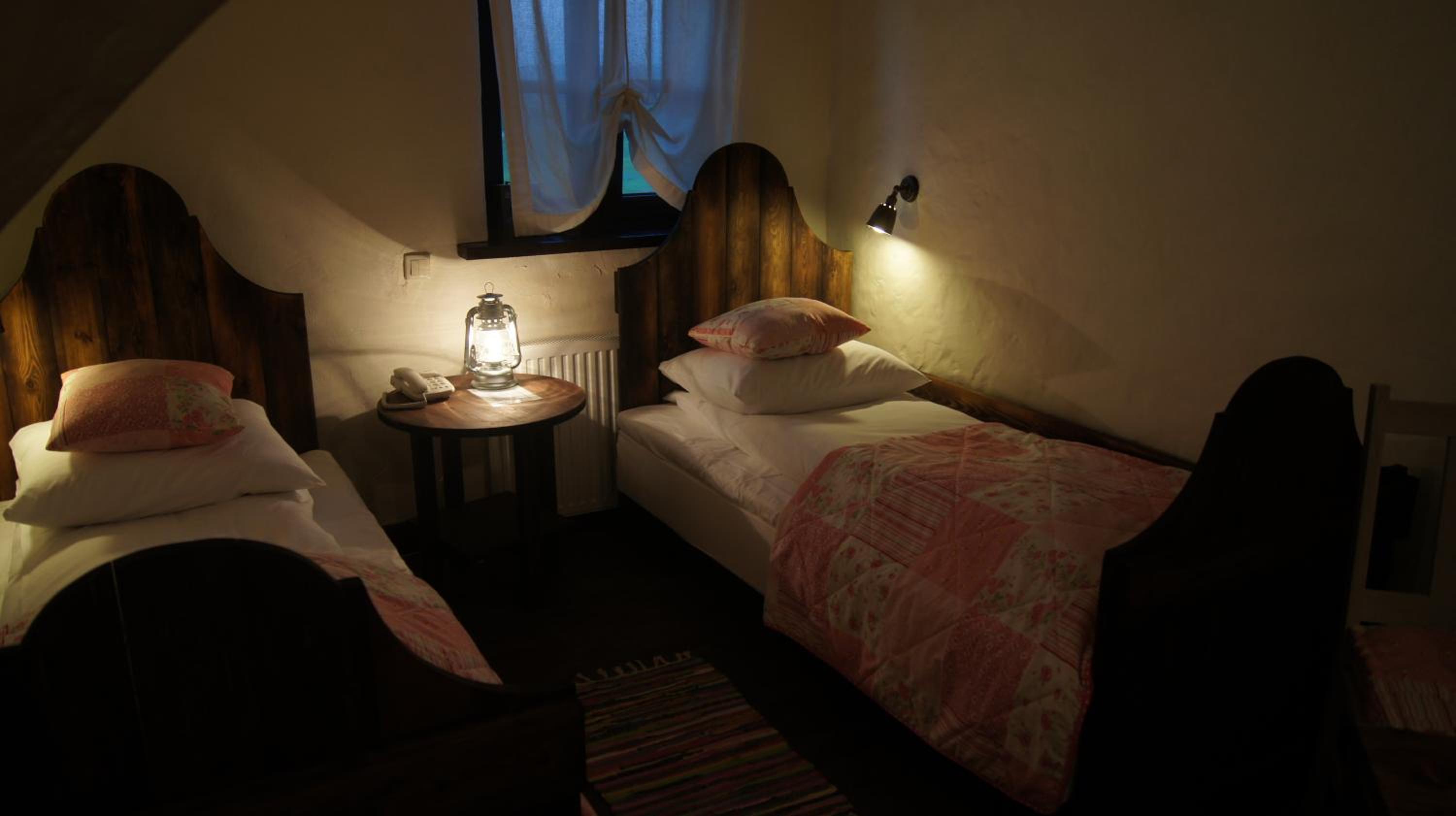 Deluxe Double Room with Shower - Photo 4