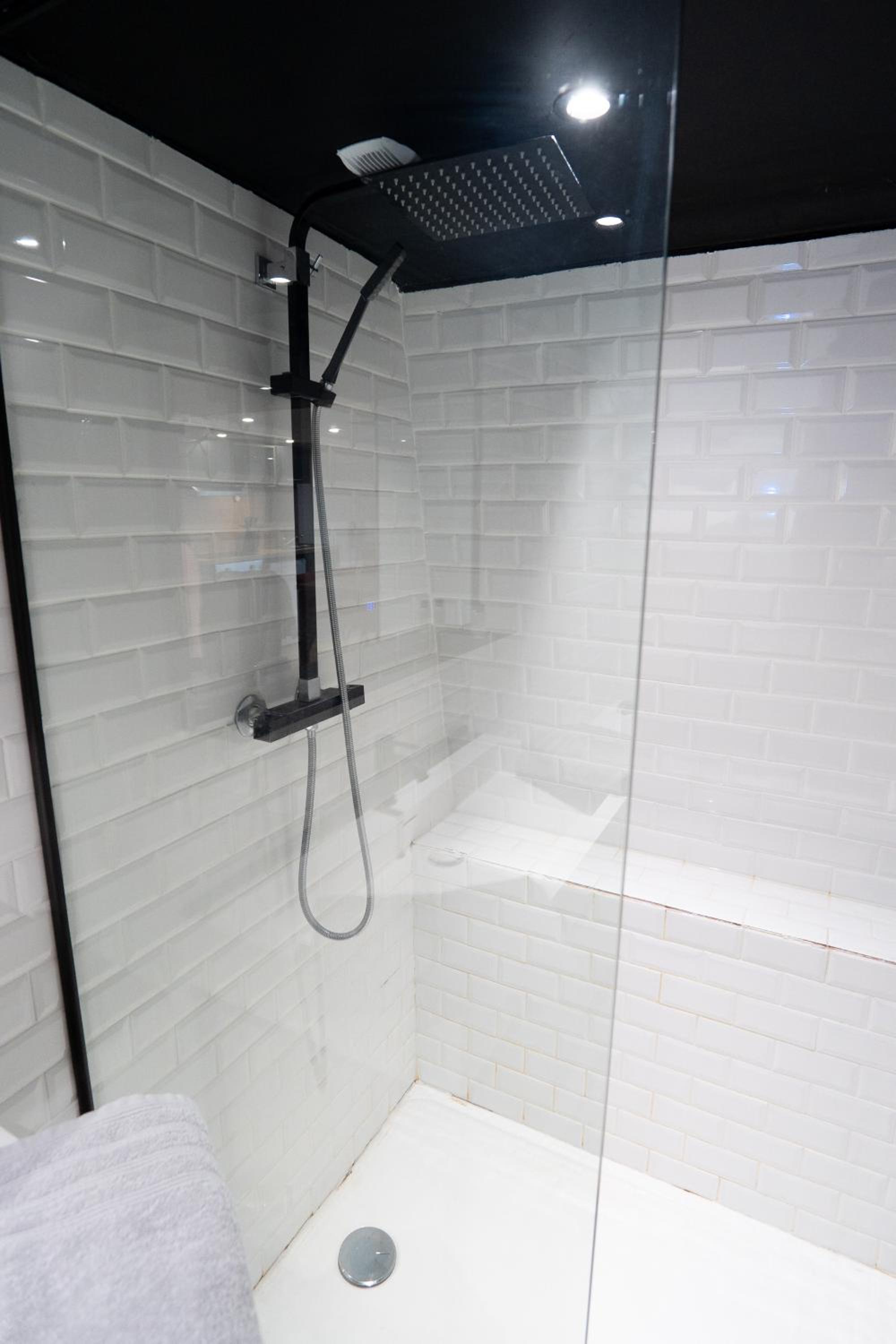 One-Bedroom Apartment - Photo 1
