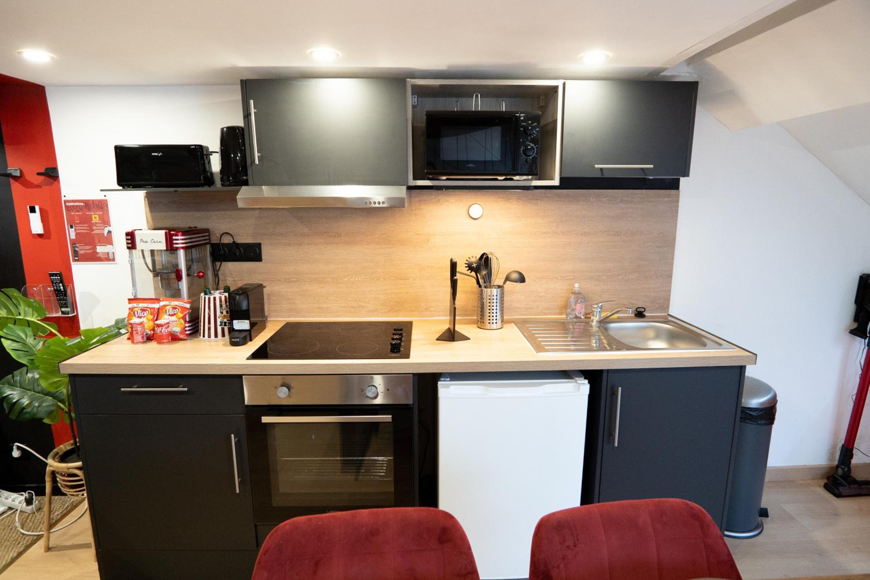 One-Bedroom Apartment - Photo 12