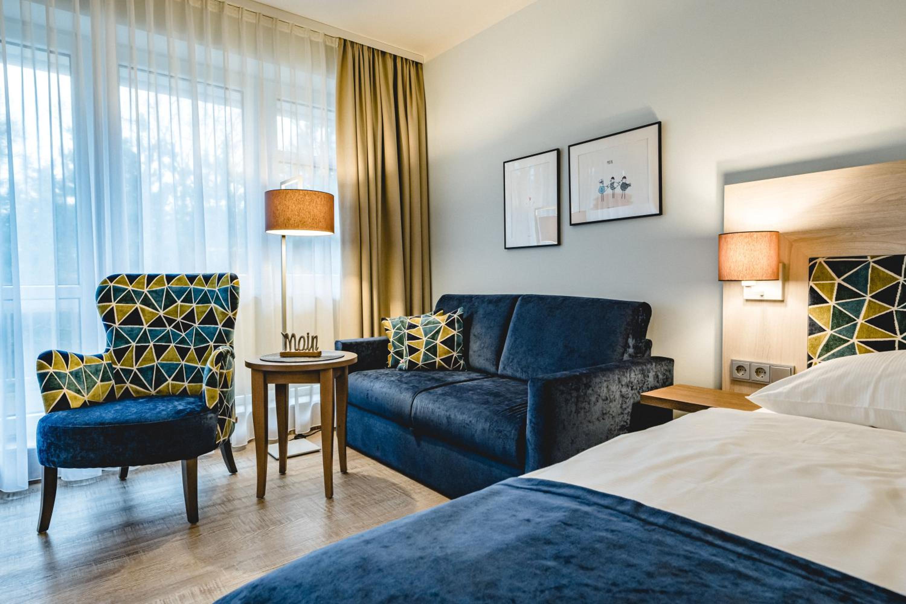 Deluxe Double Room with Balcony - Photo 25