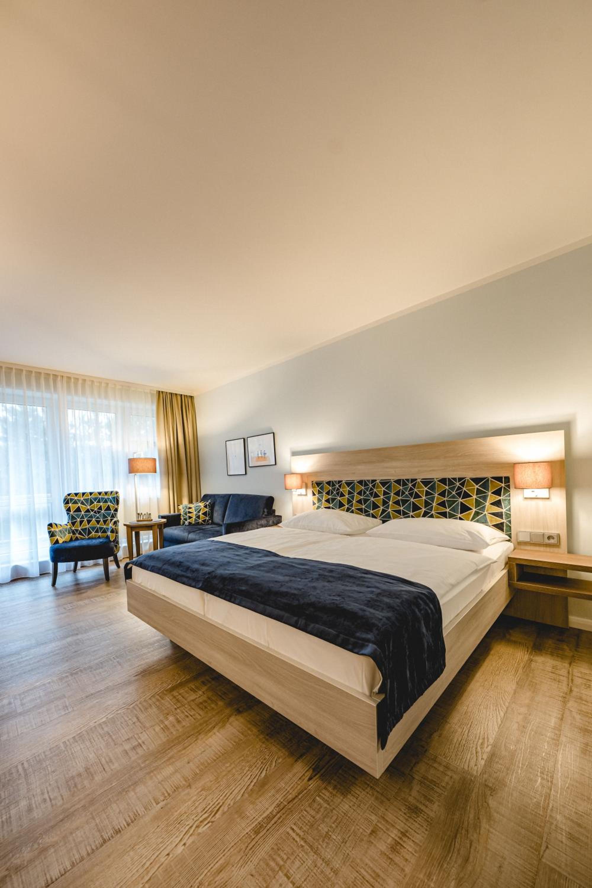 Deluxe Double Room with Balcony - Photo 4