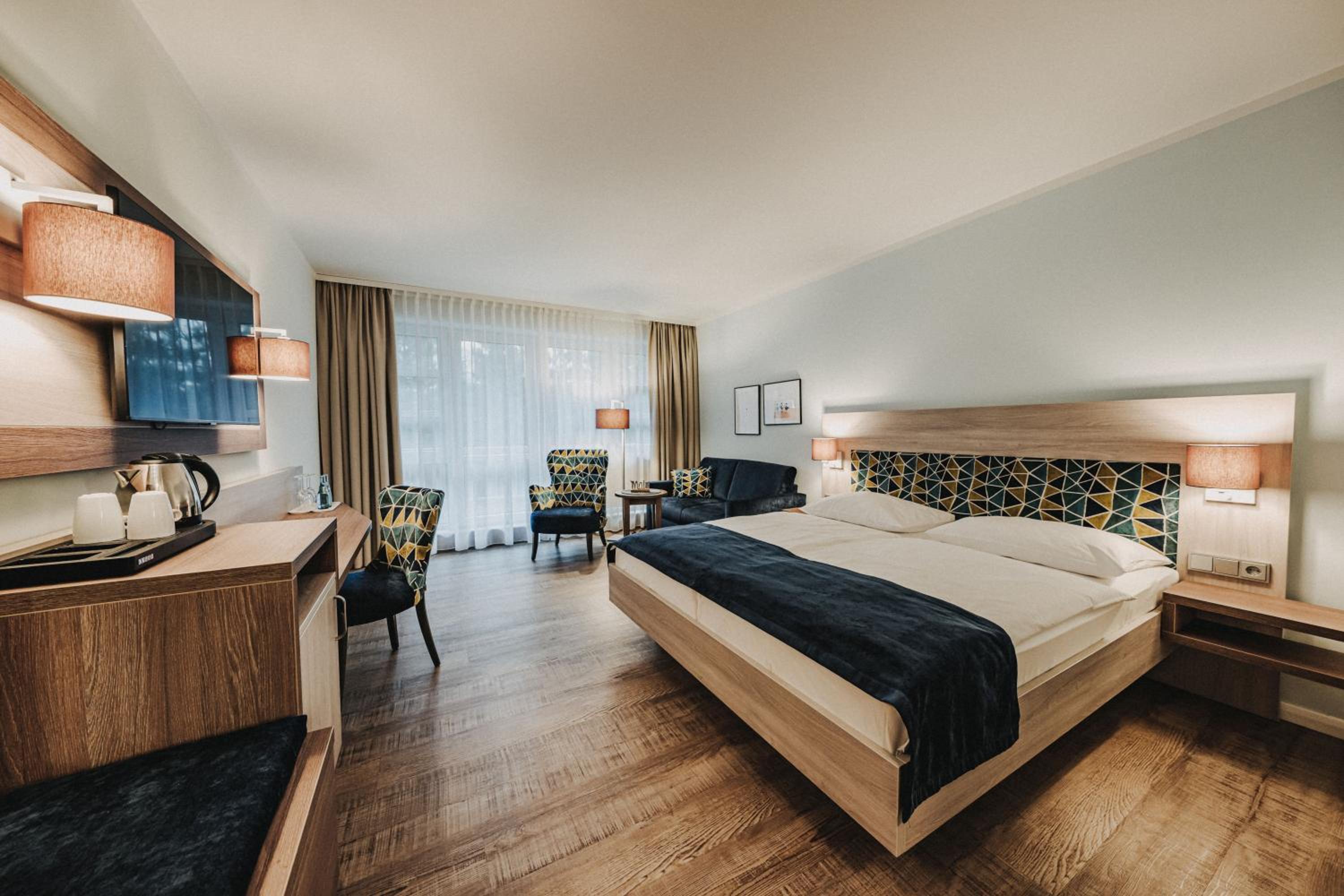 Deluxe Double Room with Balcony - Photo 10
