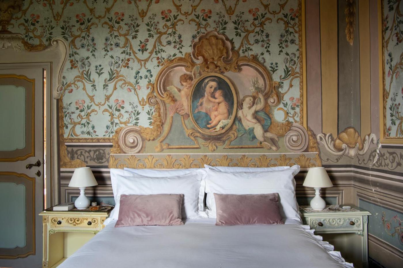 Deluxe King Suite - Photo 30