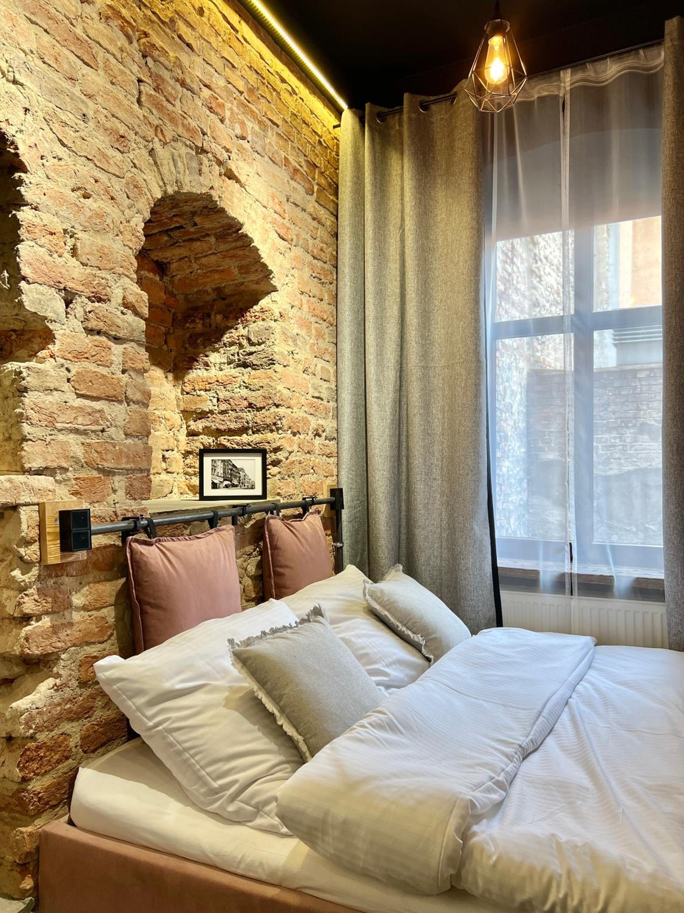 One-Bedroom Apartment - Photo 9