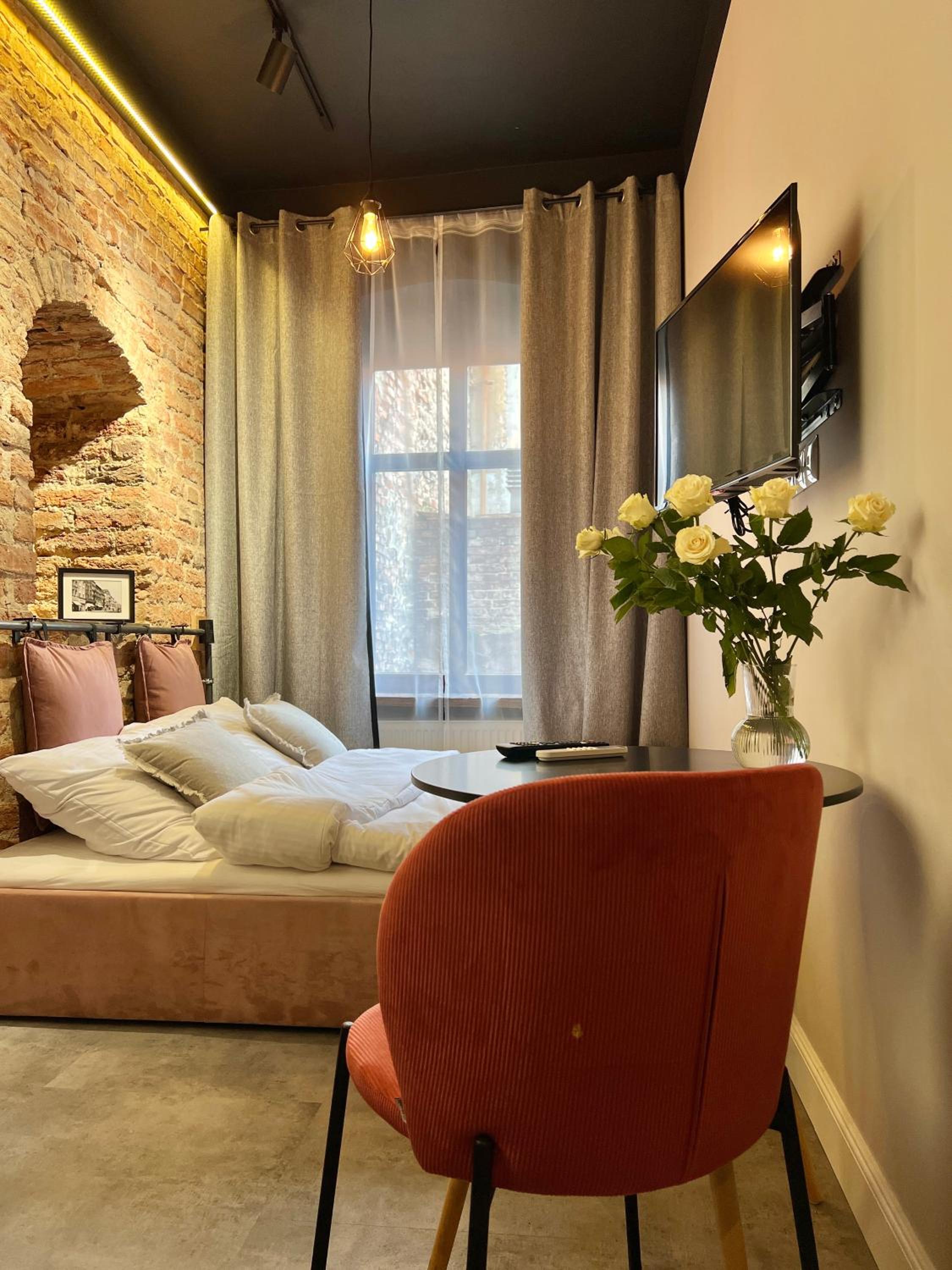 One-Bedroom Apartment - Photo 13