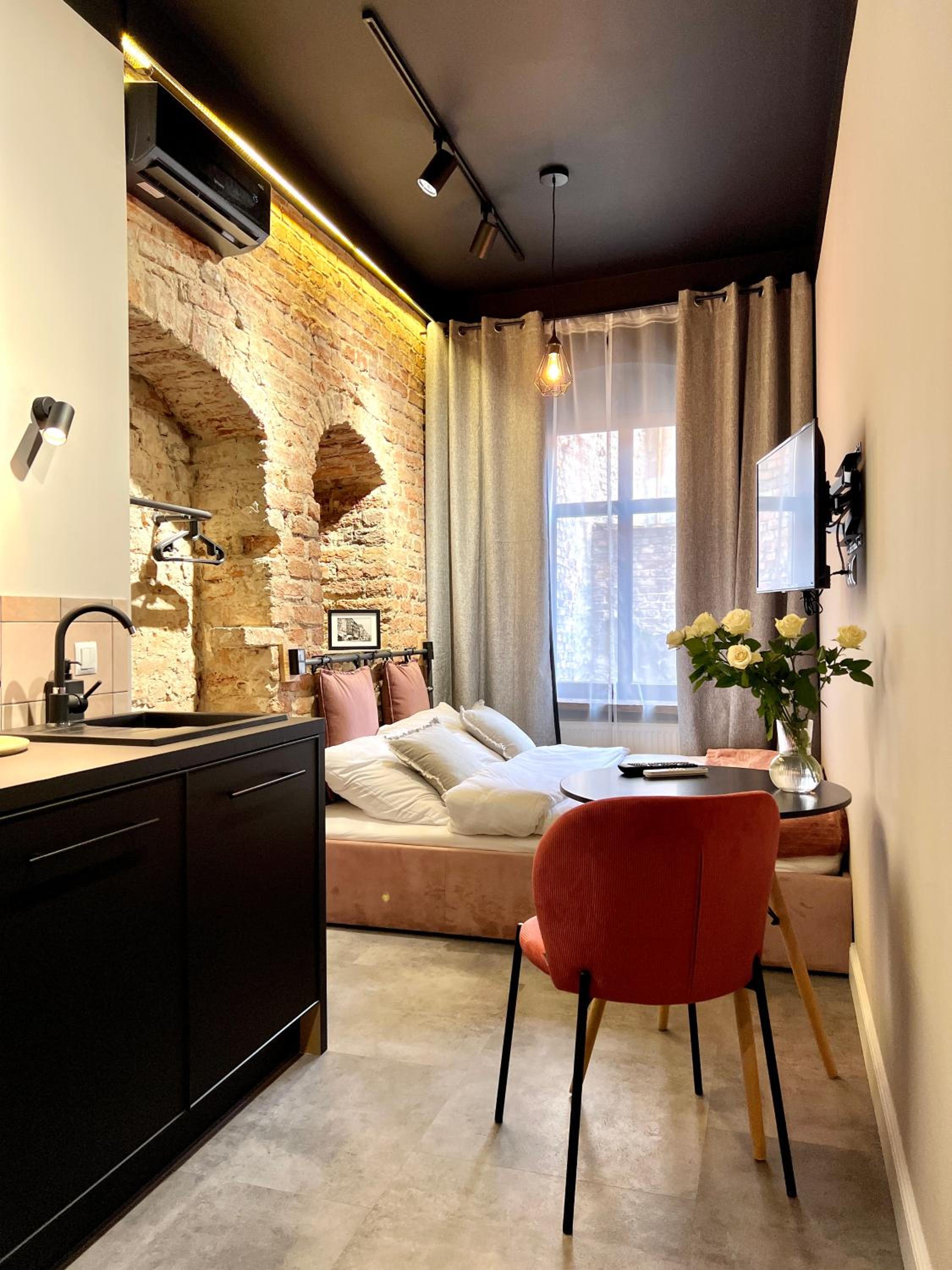 One-Bedroom Apartment - Photo 14