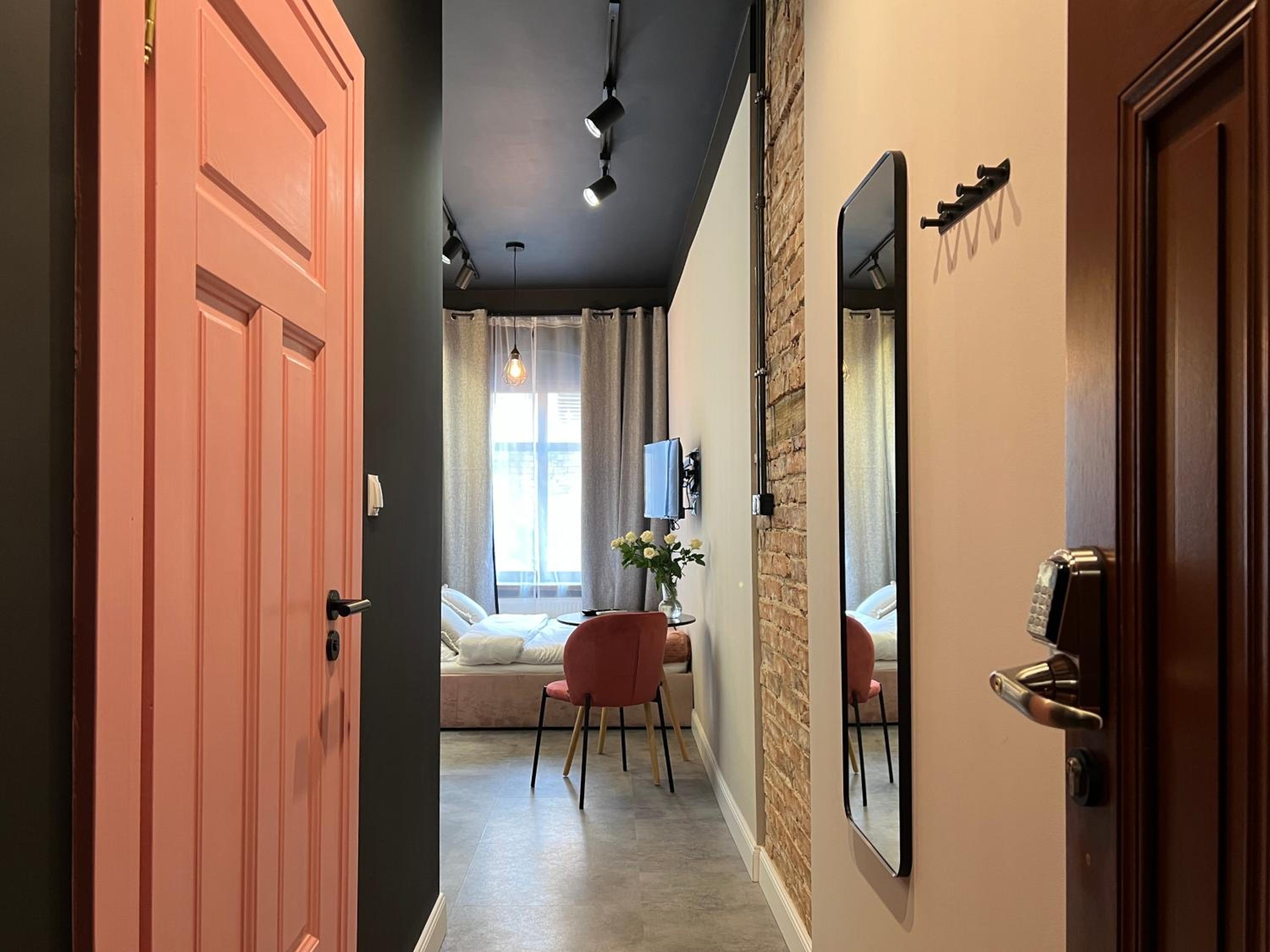 One-Bedroom Apartment - Photo 17